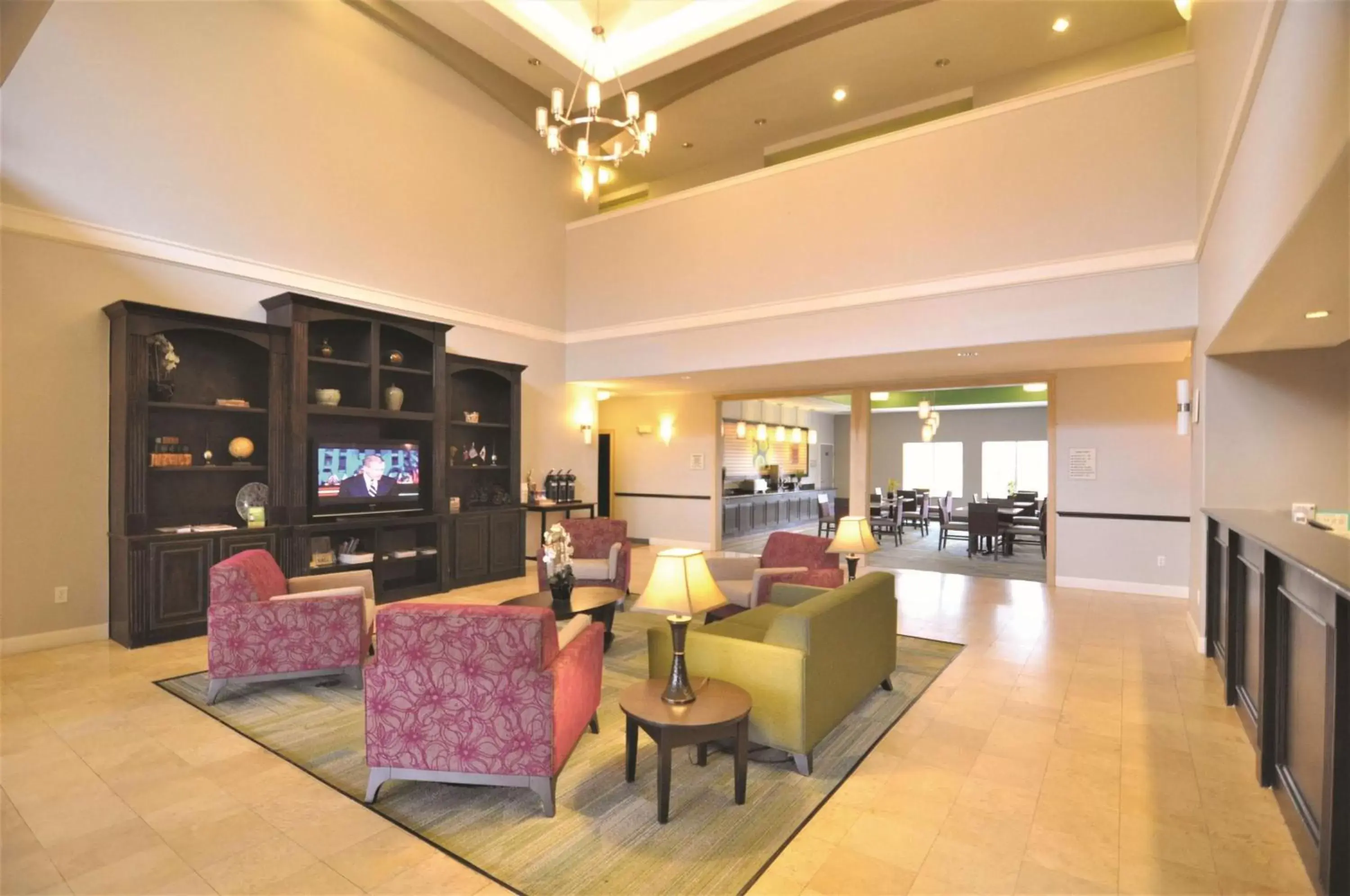 Communal lounge/ TV room, Lounge/Bar in La Quinta by Wyndham Brookshire West Katy