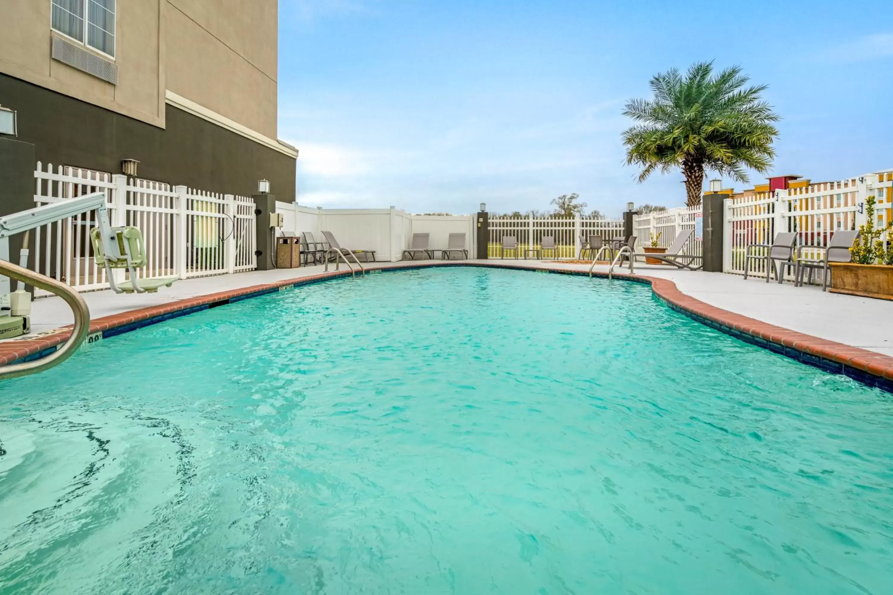 Swimming pool in La Quinta by Wyndham Gonzales LA Swimming pool in La Quinta by Wyndham Gonzales LA