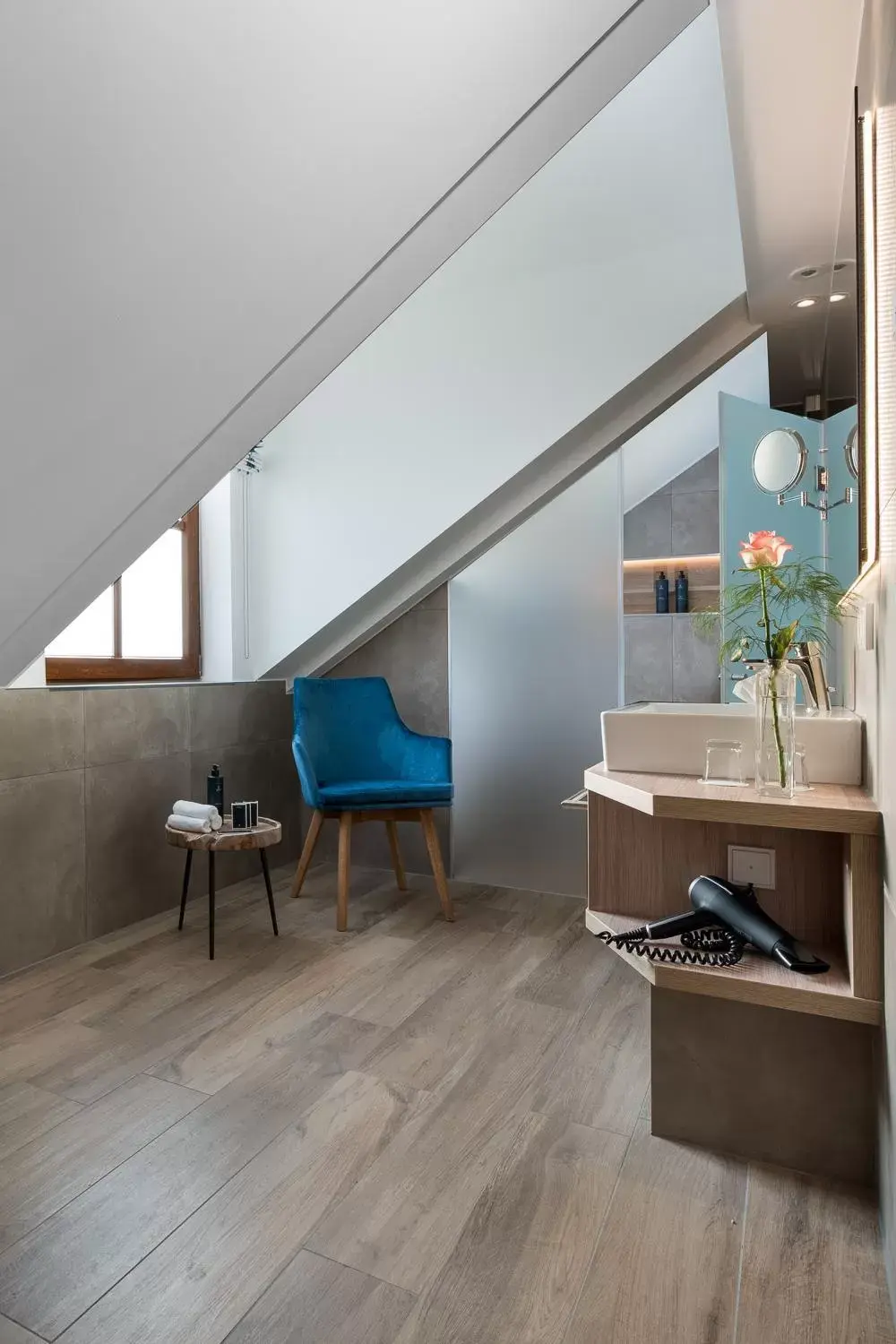 Bathroom, Seating Area in Hotel Obermaier