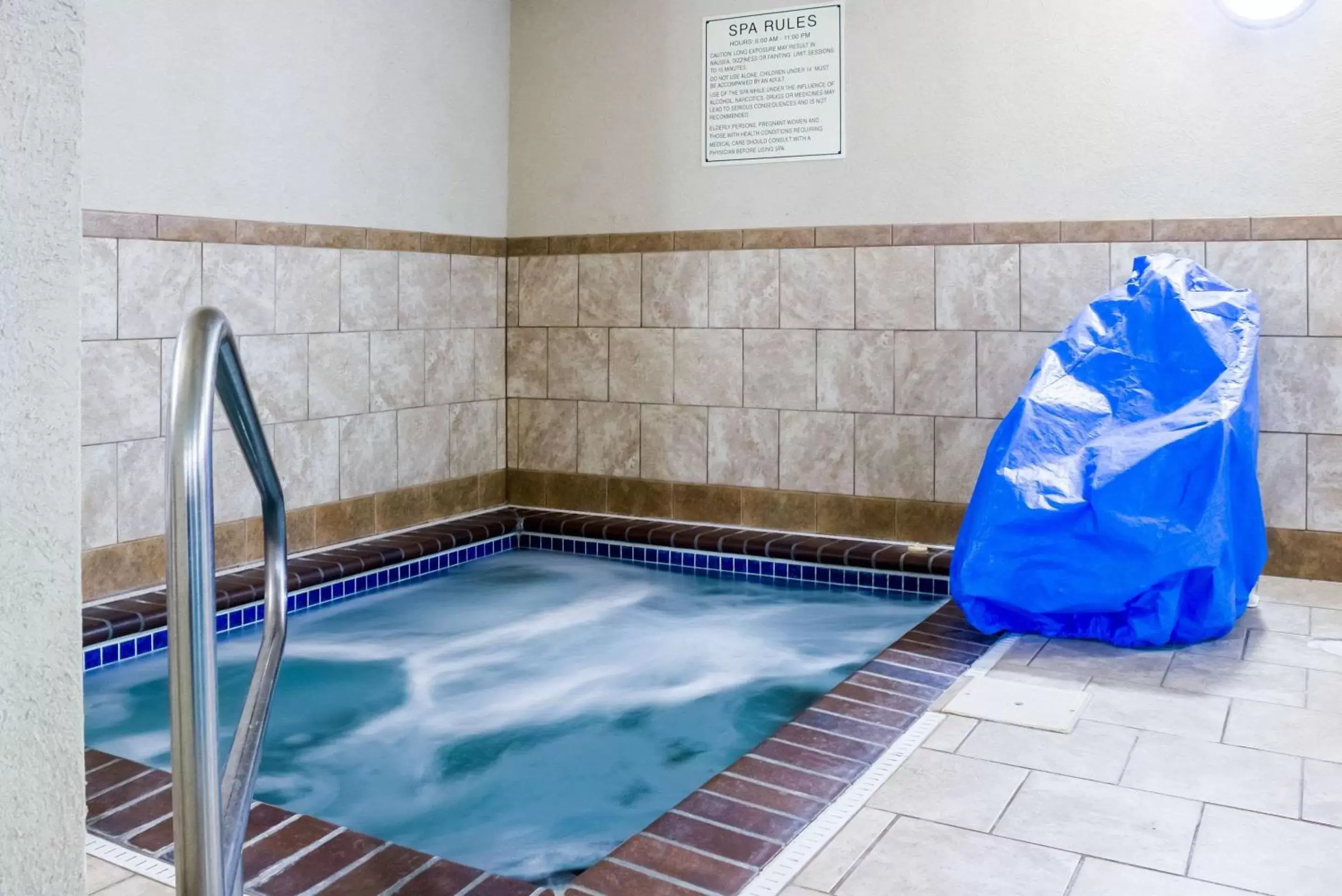 On site, Swimming Pool in Quality Inn & Suites Airport North