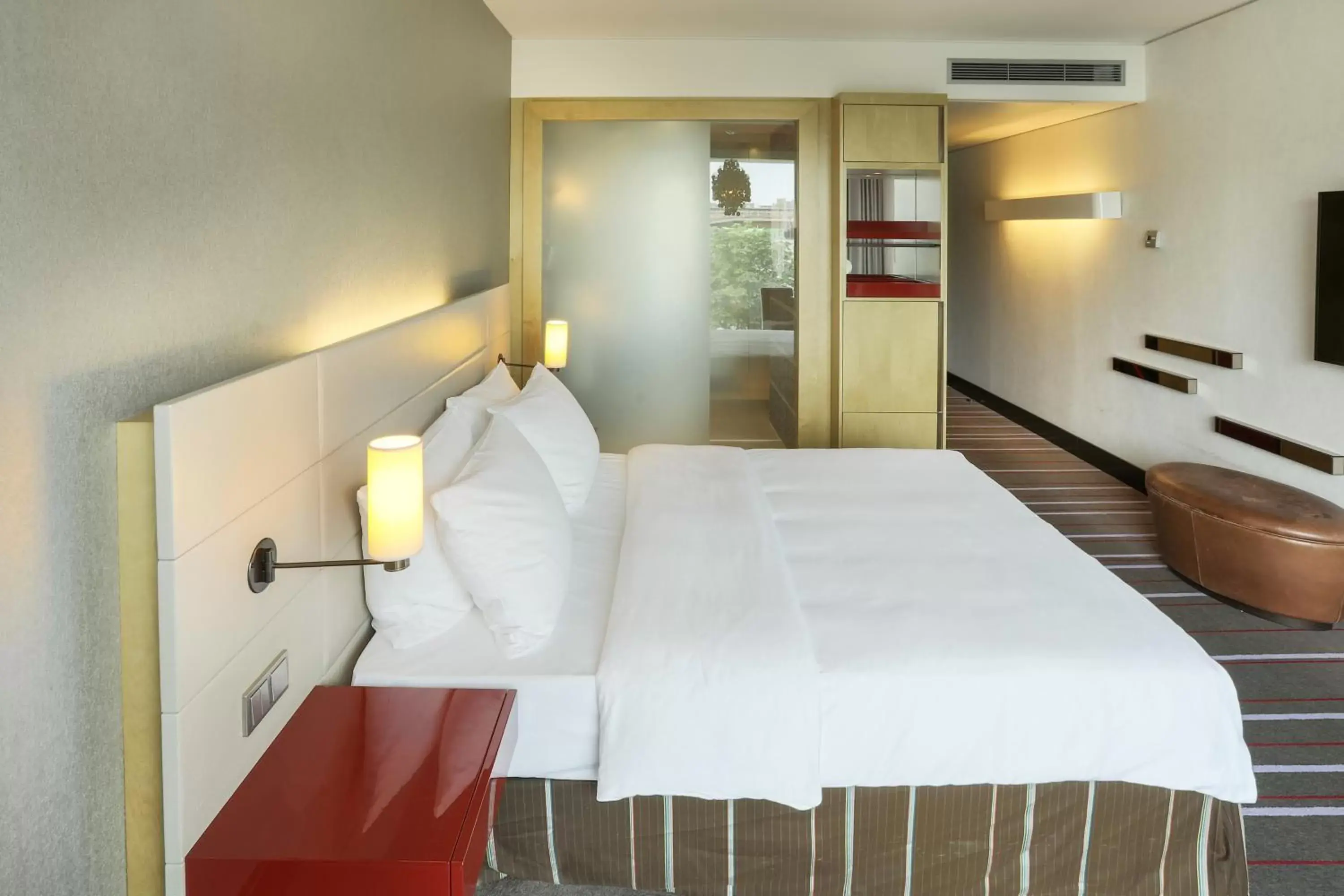 Photo of the whole room, Bed in Radisson Blu Media Harbour Hotel, Düsseldorf