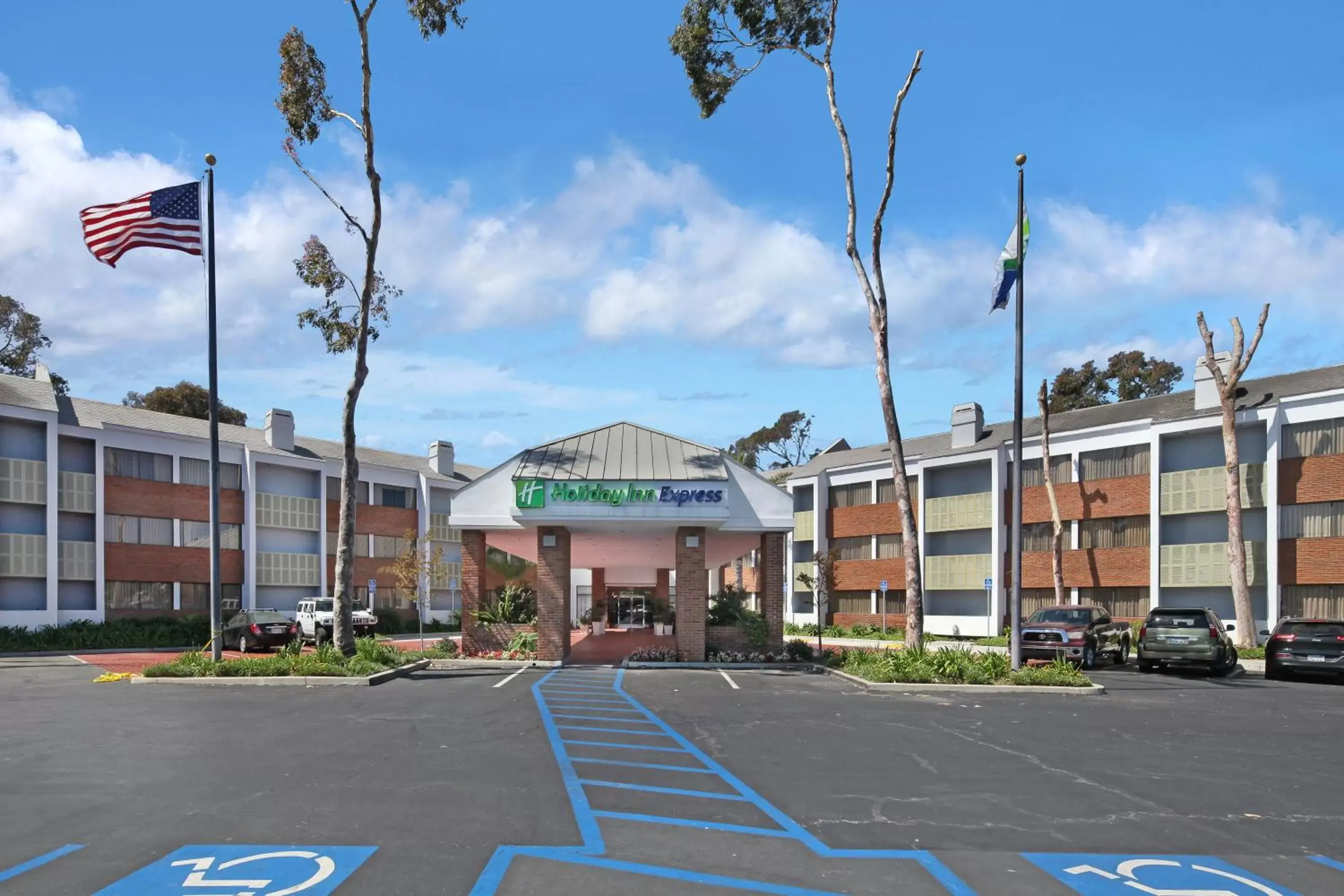 Property Building in Holiday Inn Express Port Hueneme, an IHG Hotel