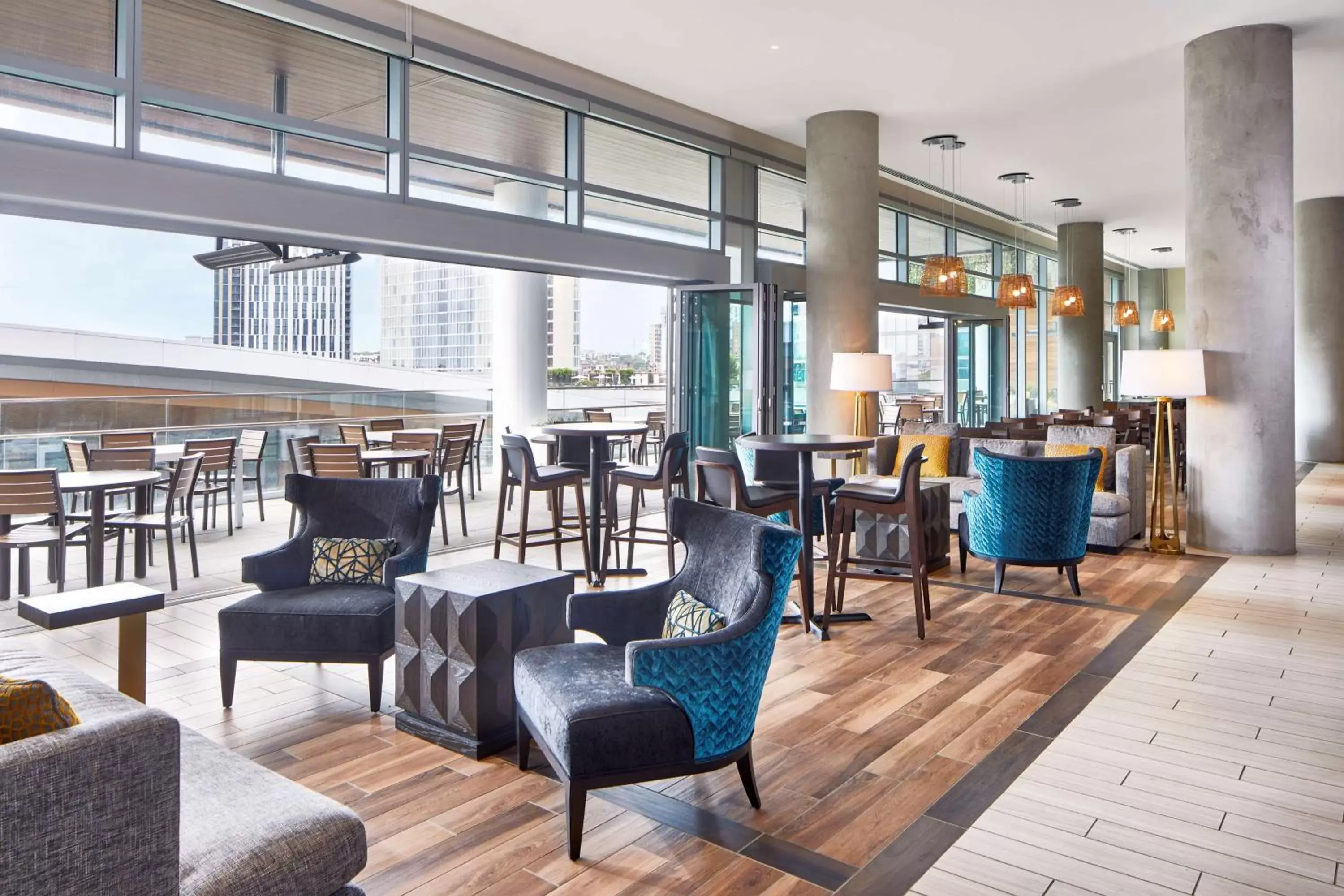 Restaurant/places to eat, Lounge/Bar in Embassy Suites by Hilton Nashville Downtown