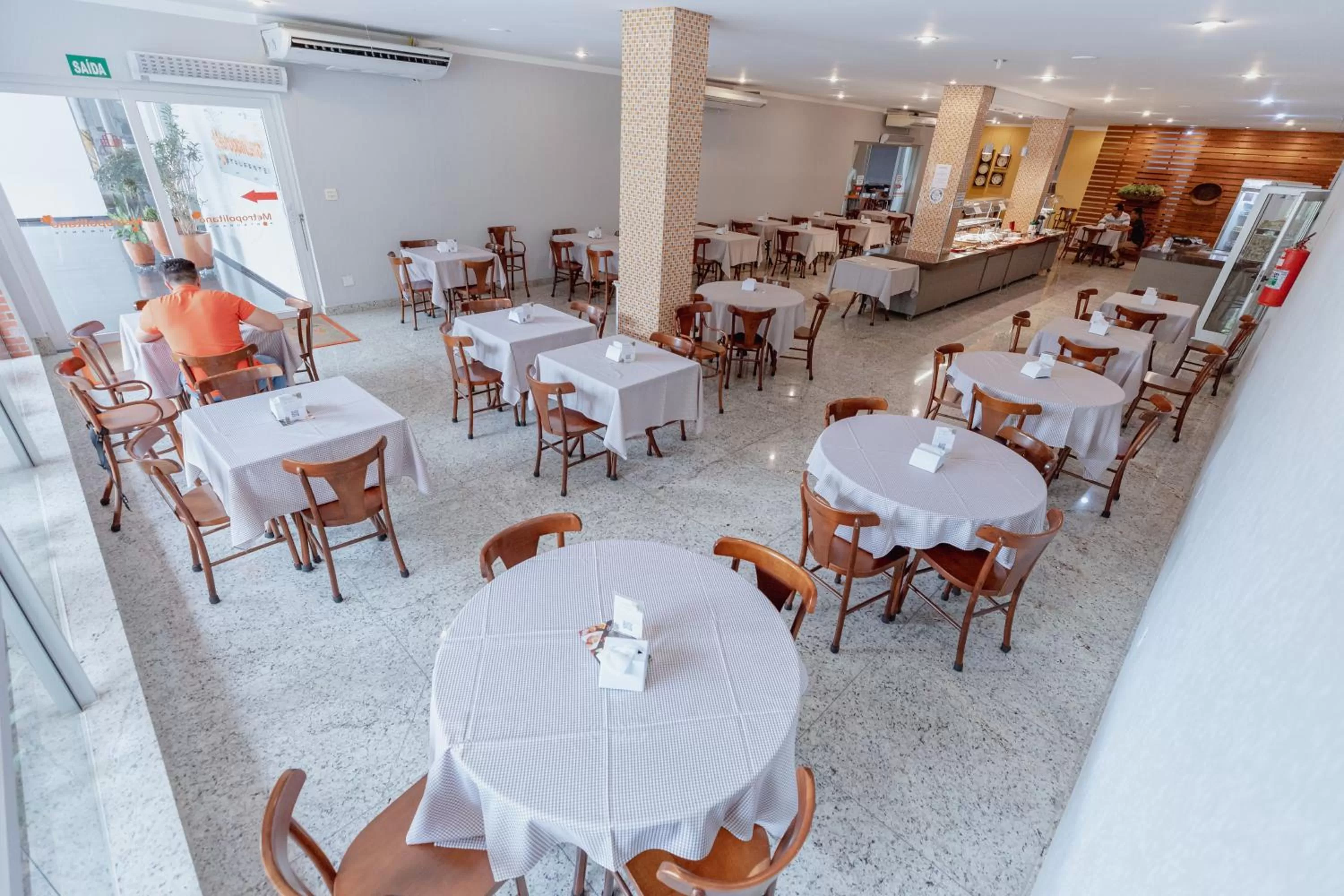 Restaurant/places to eat in Hotel Metropolitano