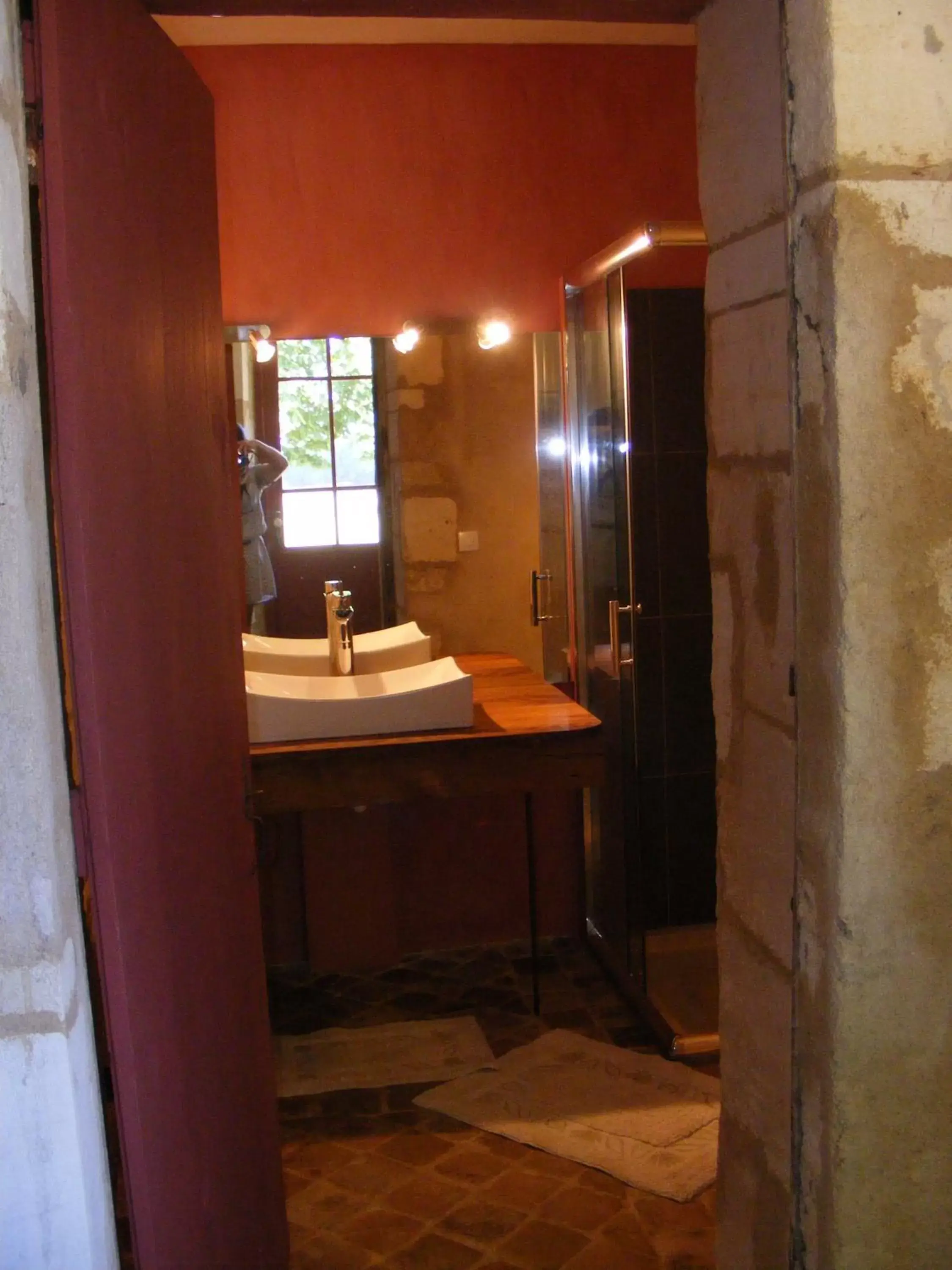 Bathroom in La chambre de la Tour