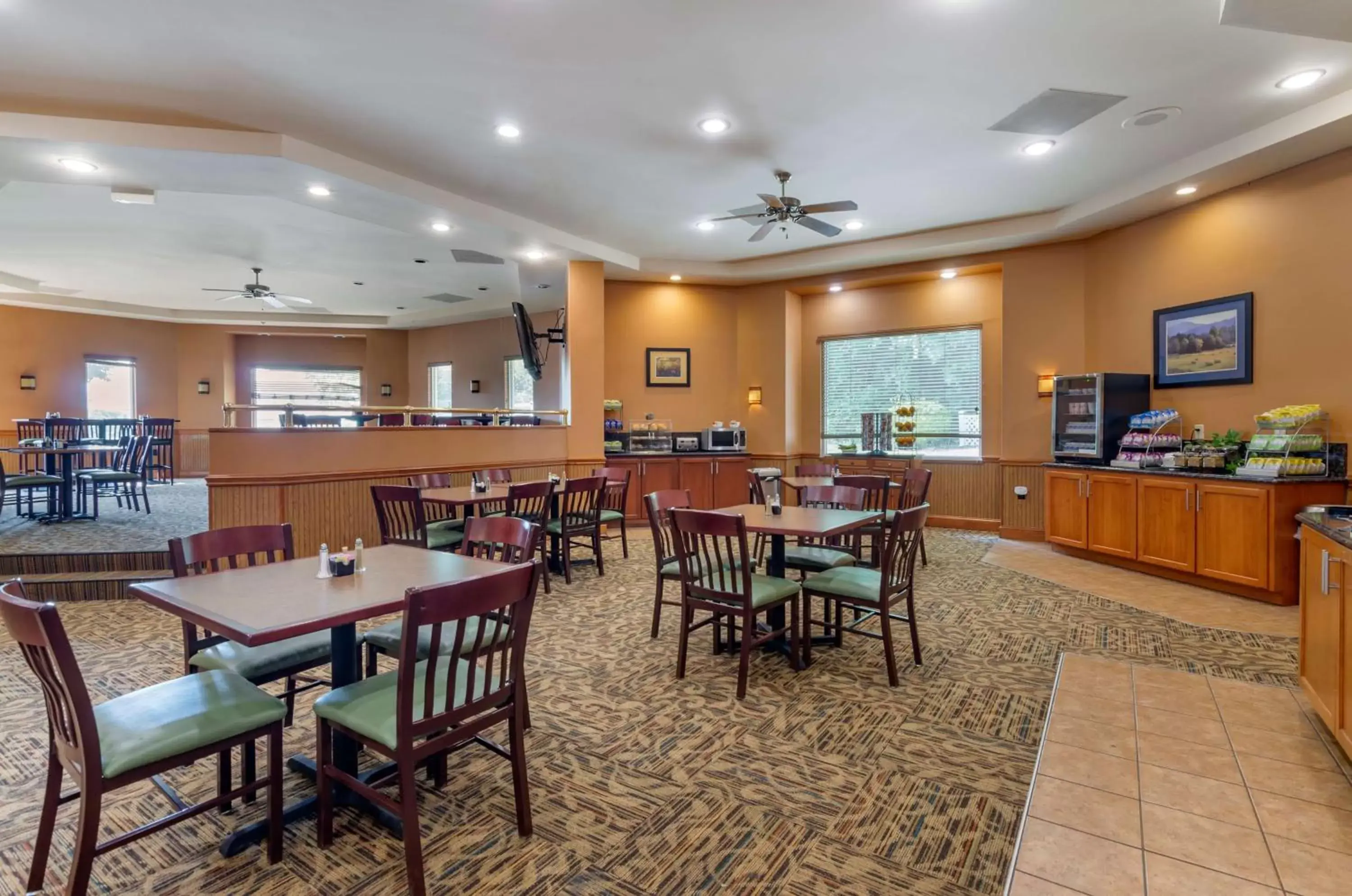 Breakfast, Restaurant/Places to Eat in Best Western Plus Inn at Hunt Ridge
