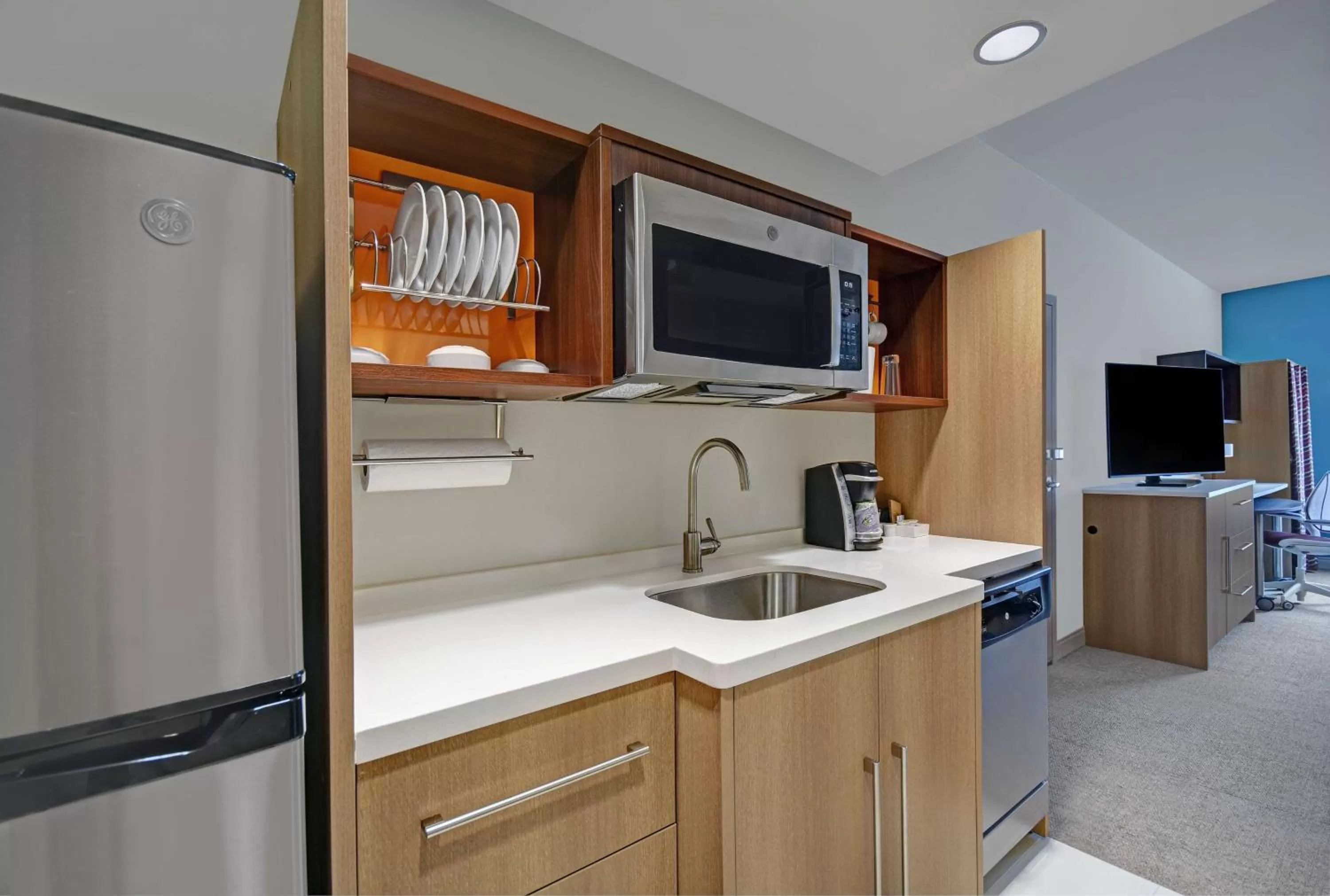 Kitchen or kitchenette in Home2 Suites by Hilton Blacksburg University