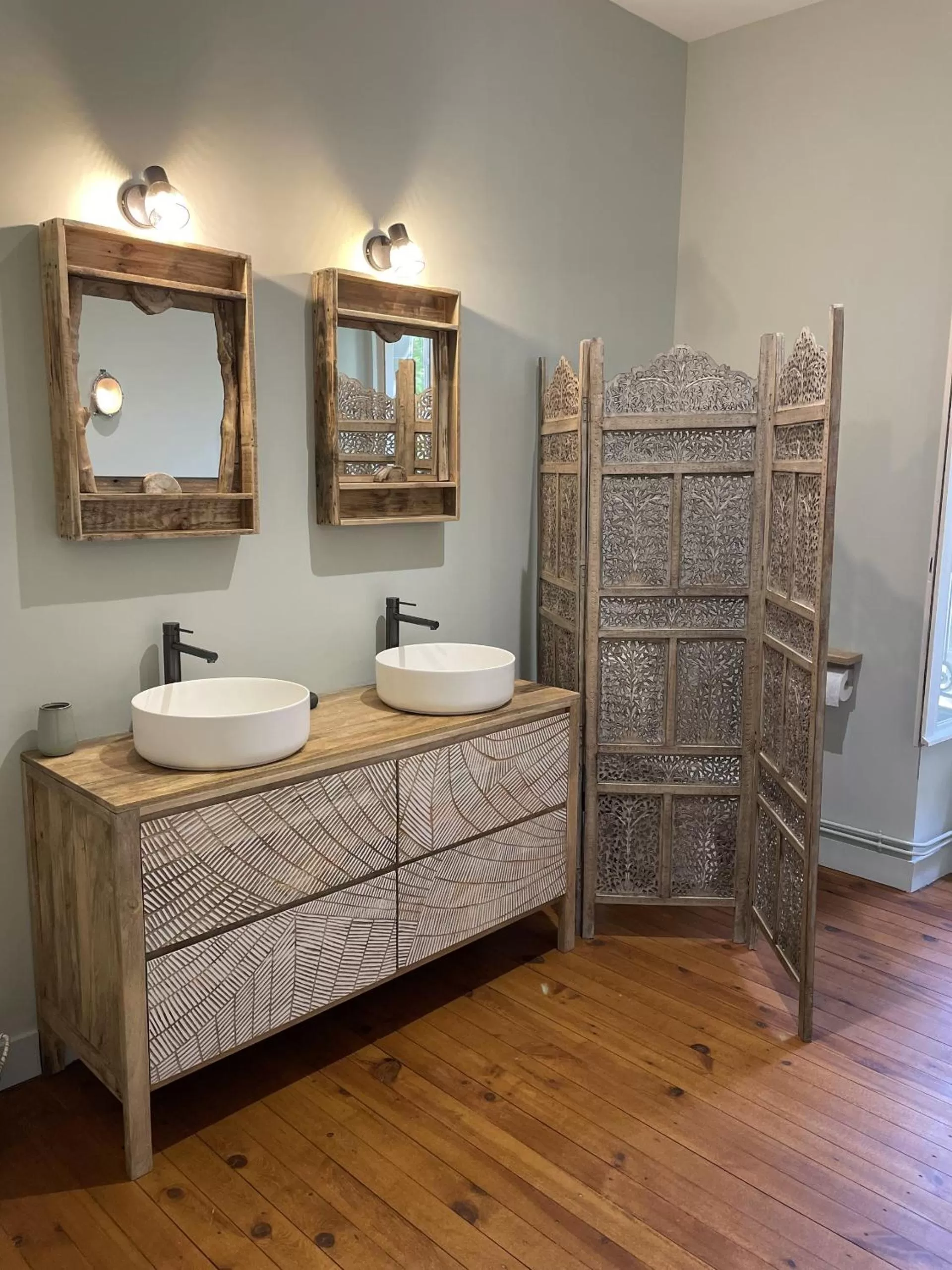 Bathroom in Château de Neyran chambre d'hôtes & Spa