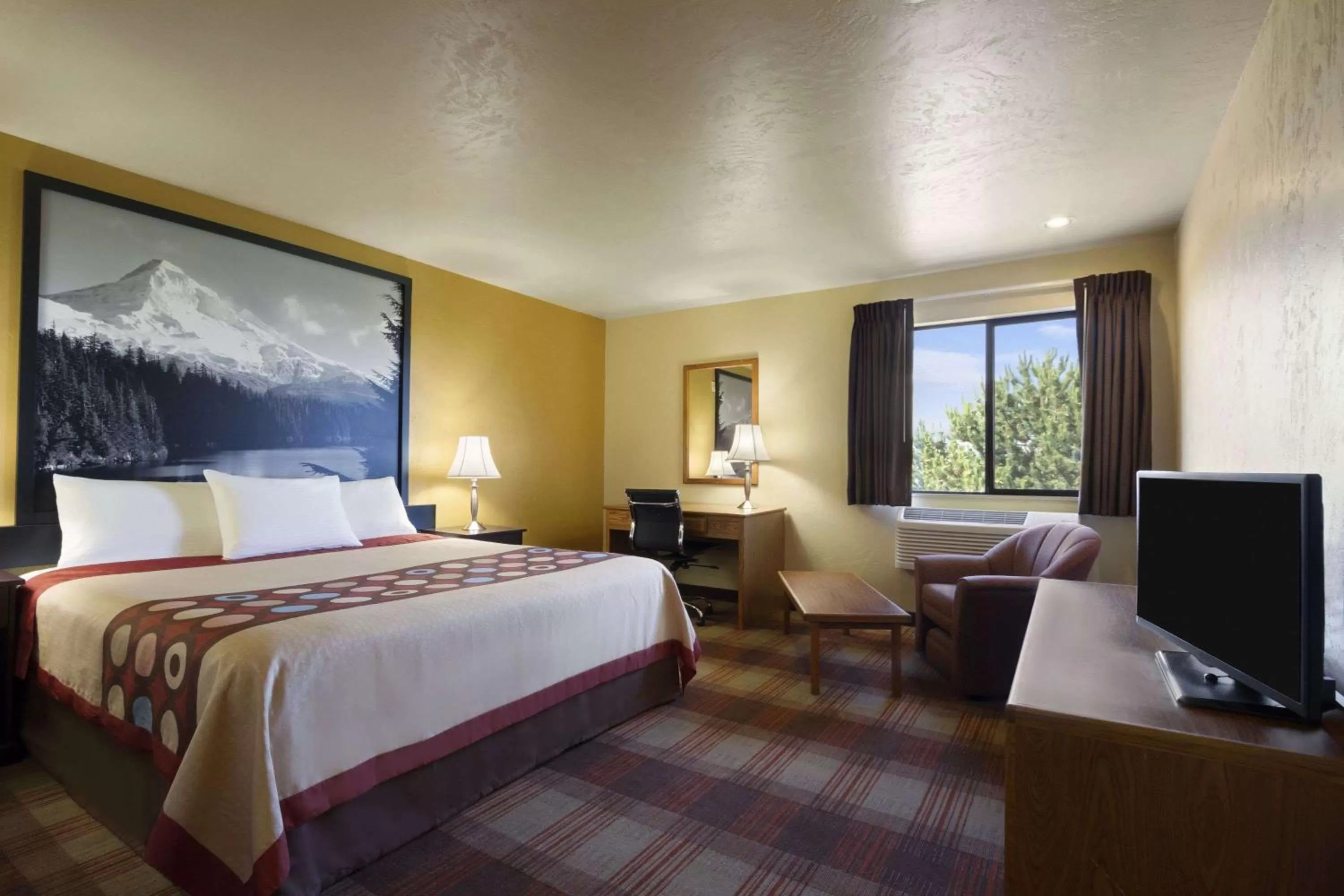 Photo of the whole room, Bed in Super 8 by Wyndham Kennewick