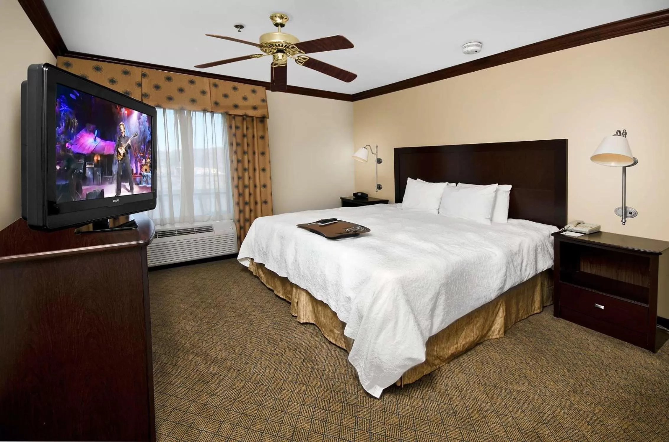 One-Bedroom King Suite with Spa Bath in Hampton Inn Asheboro
