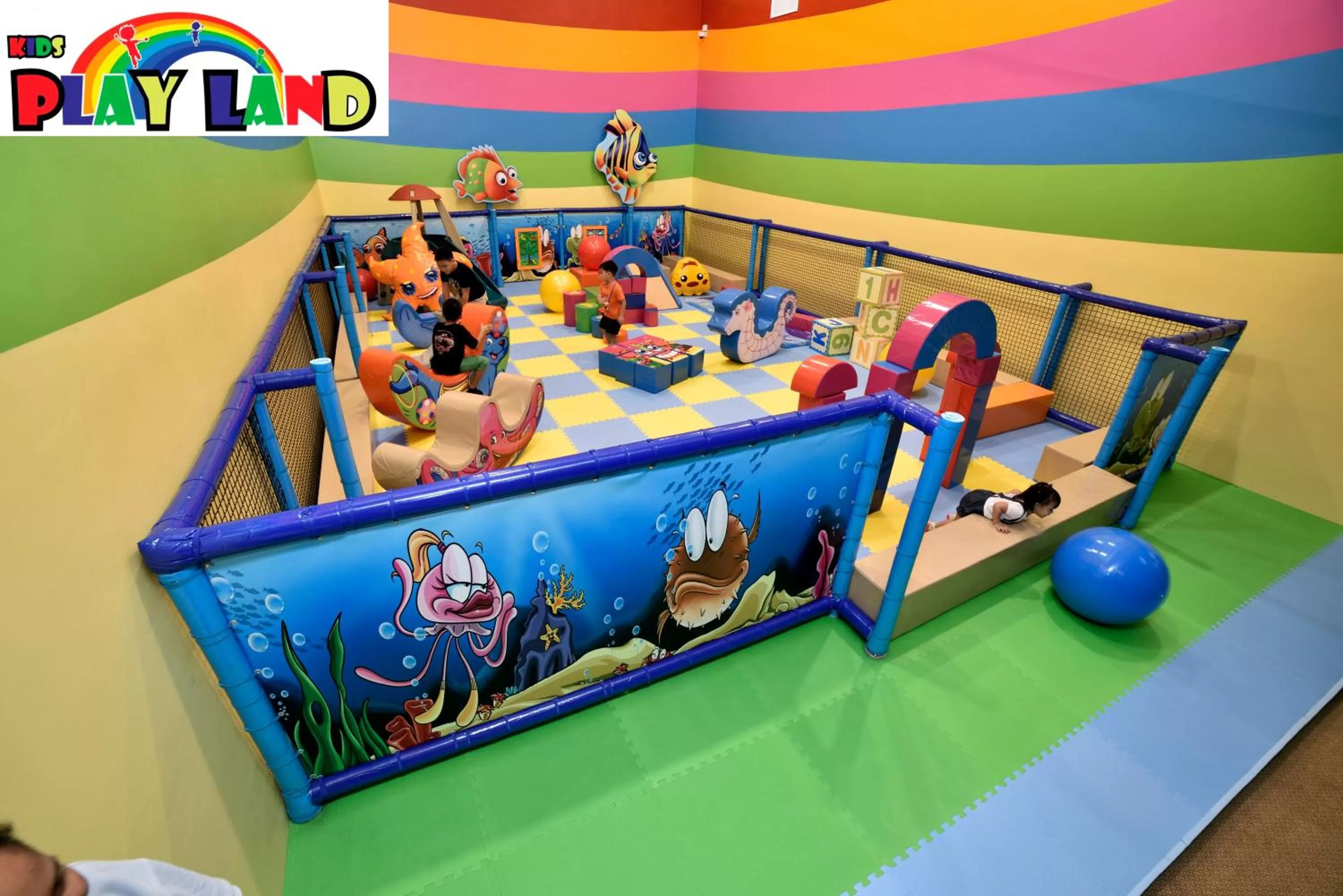 Communal lounge/ TV room in The Bayview Beach Resort