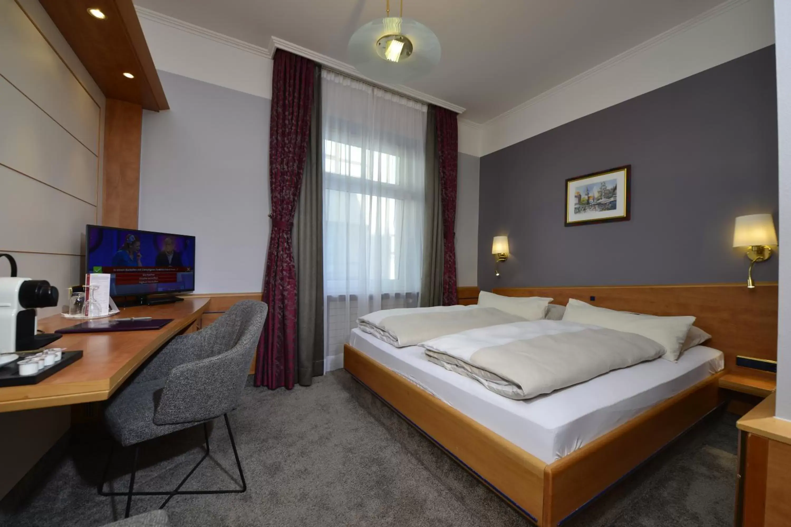 Bedroom, Bed in Hotel Torbräu