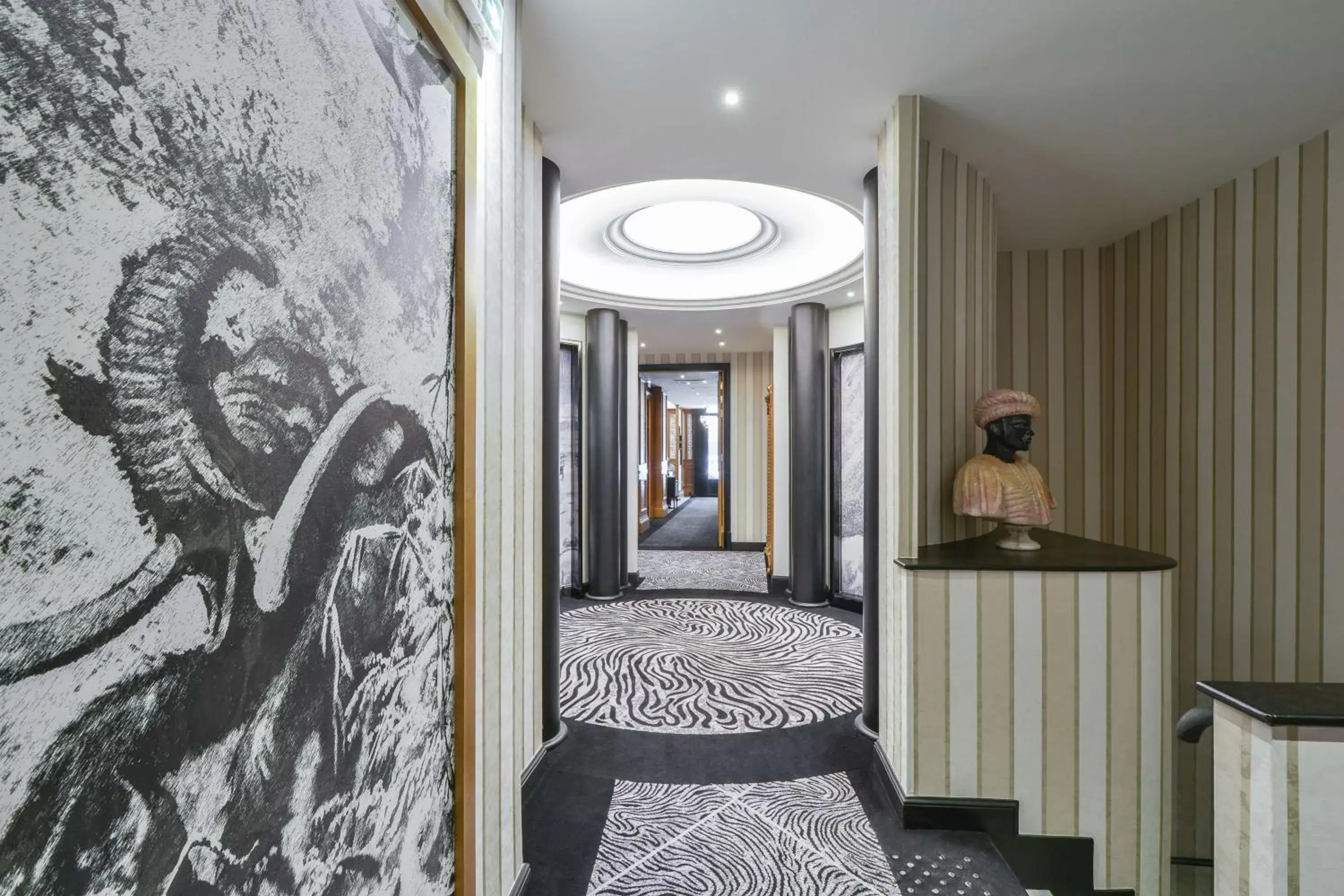 Property building, Lobby/Reception in Maison Astor Paris, Curio Collection by Hilton
