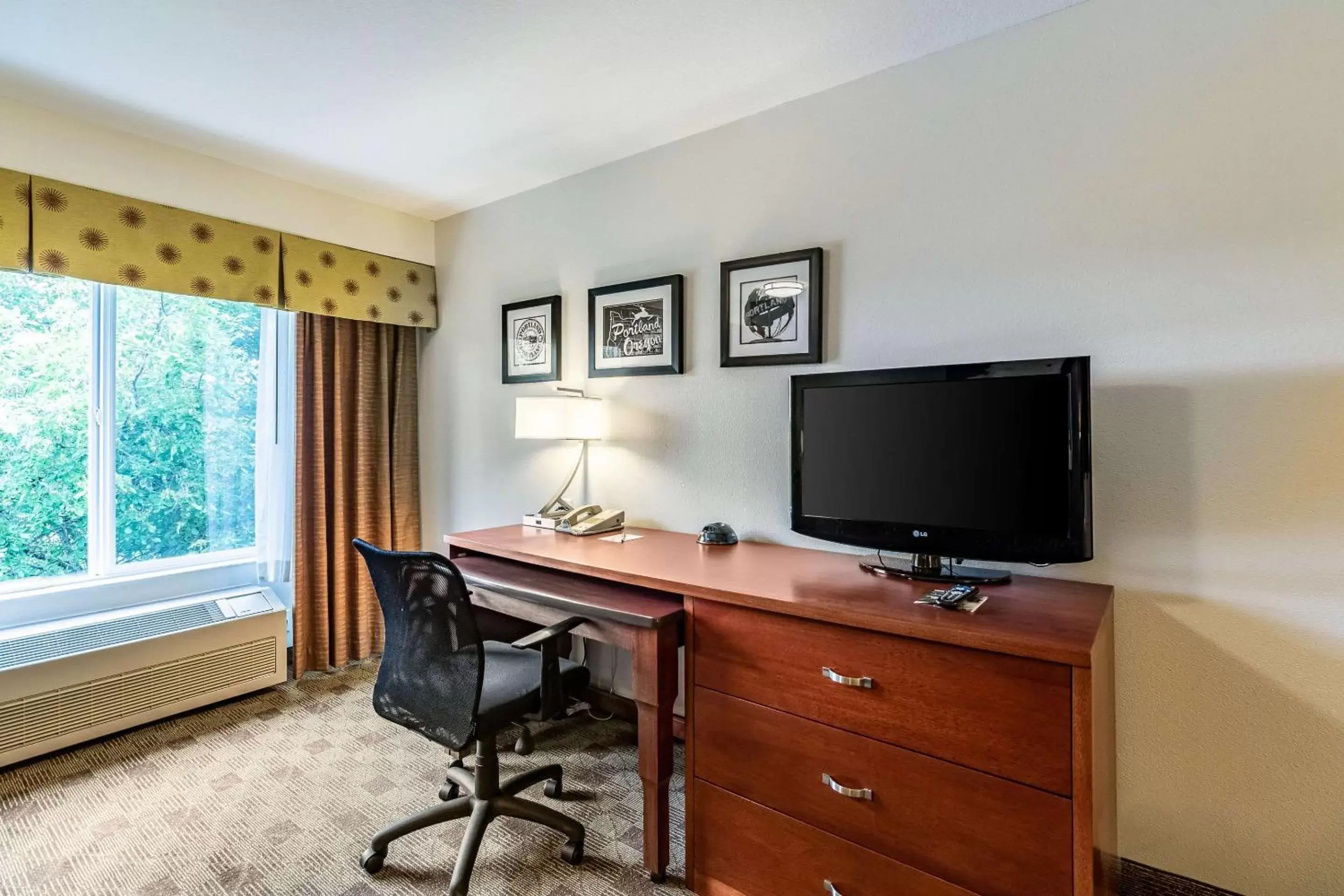 Photo of the whole room, TV/Entertainment Center in Clarion Hotel Portland International Airport