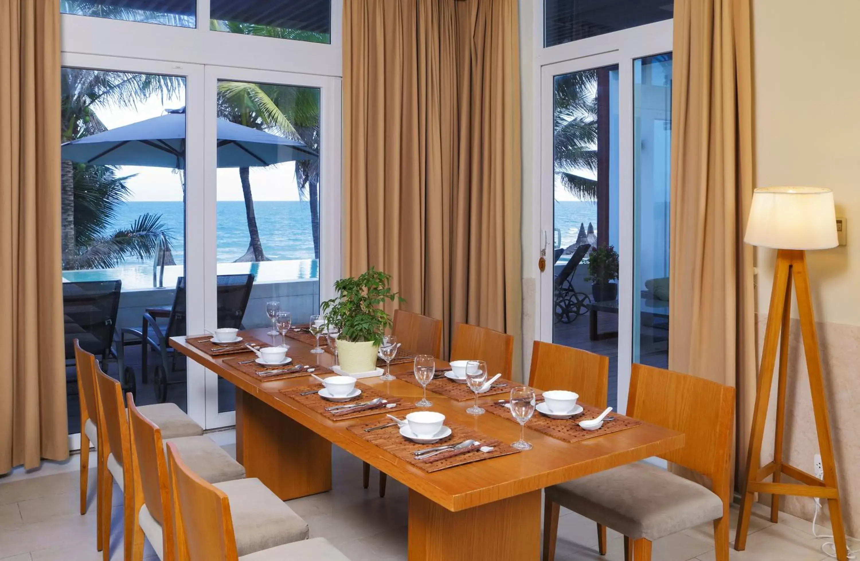 Kitchen or kitchenette, Restaurant/Places to Eat in The Cliff Resort & Residences