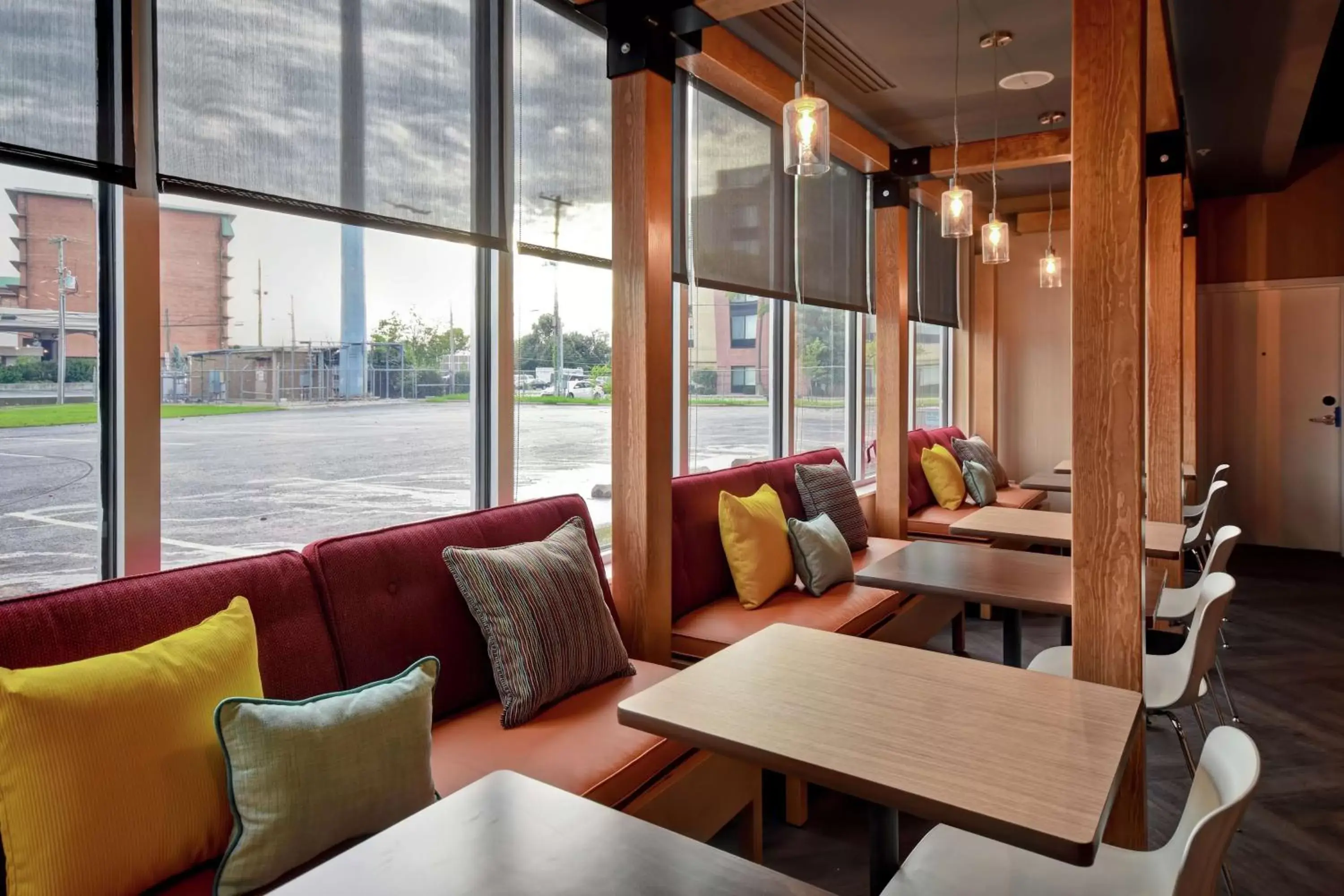 Dining area, Restaurant/Places to Eat in Tru By Hilton Louisville Airport