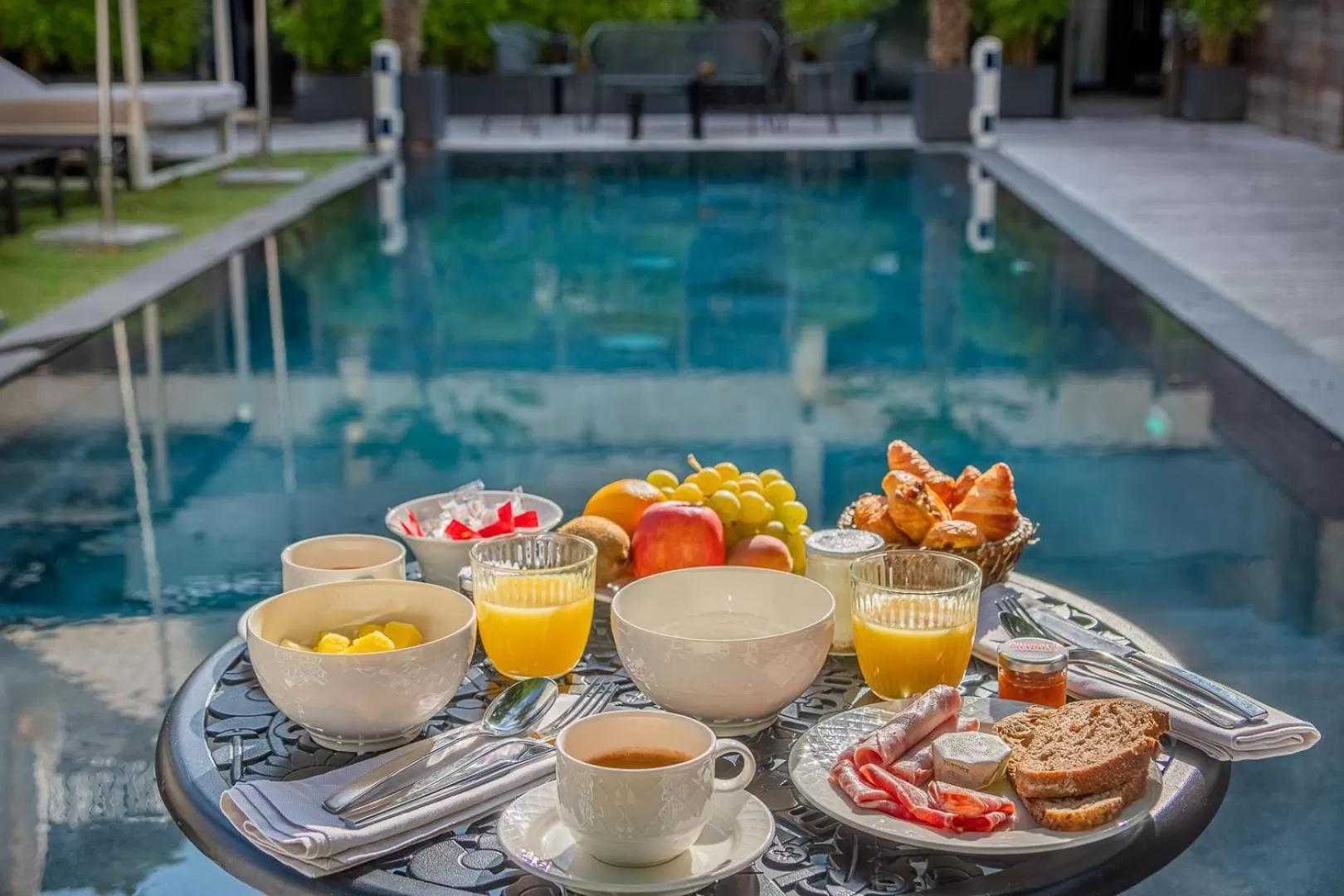 Swimming pool in Le Palais Gallien Hôtel & Spa
