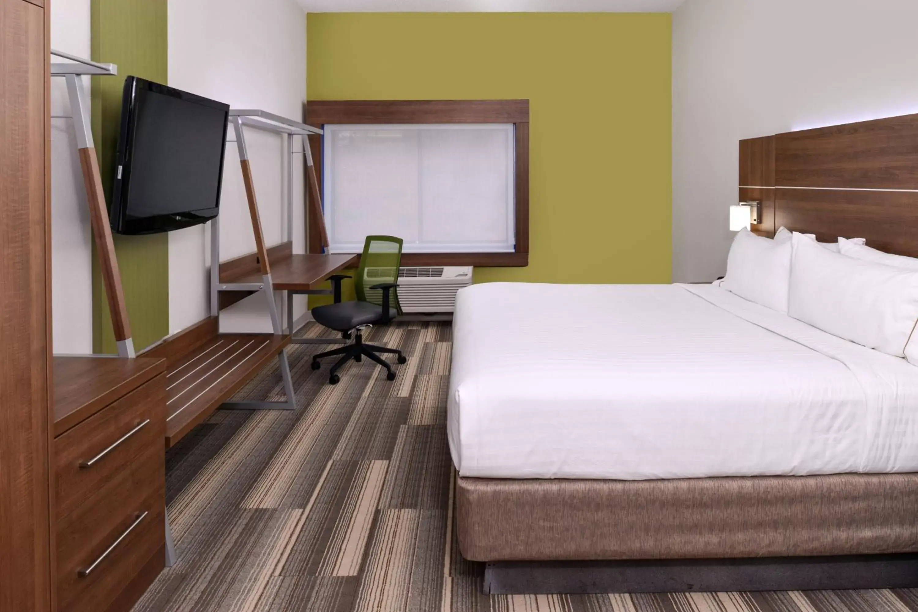 Photo of the whole room, Bed in Holiday Inn Express & Suites Raleigh NE - Medical Ctr Area, an IHG Hotel