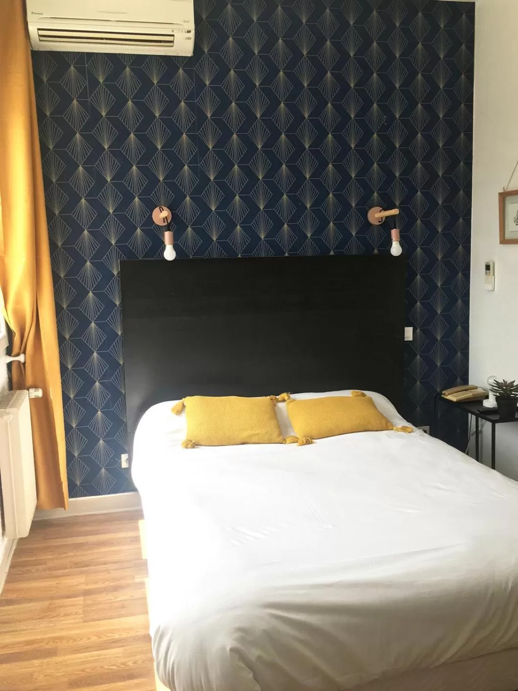 Photo of the whole room, Bed in Hôtel Le Thurot- Dijon Centre ville Gare