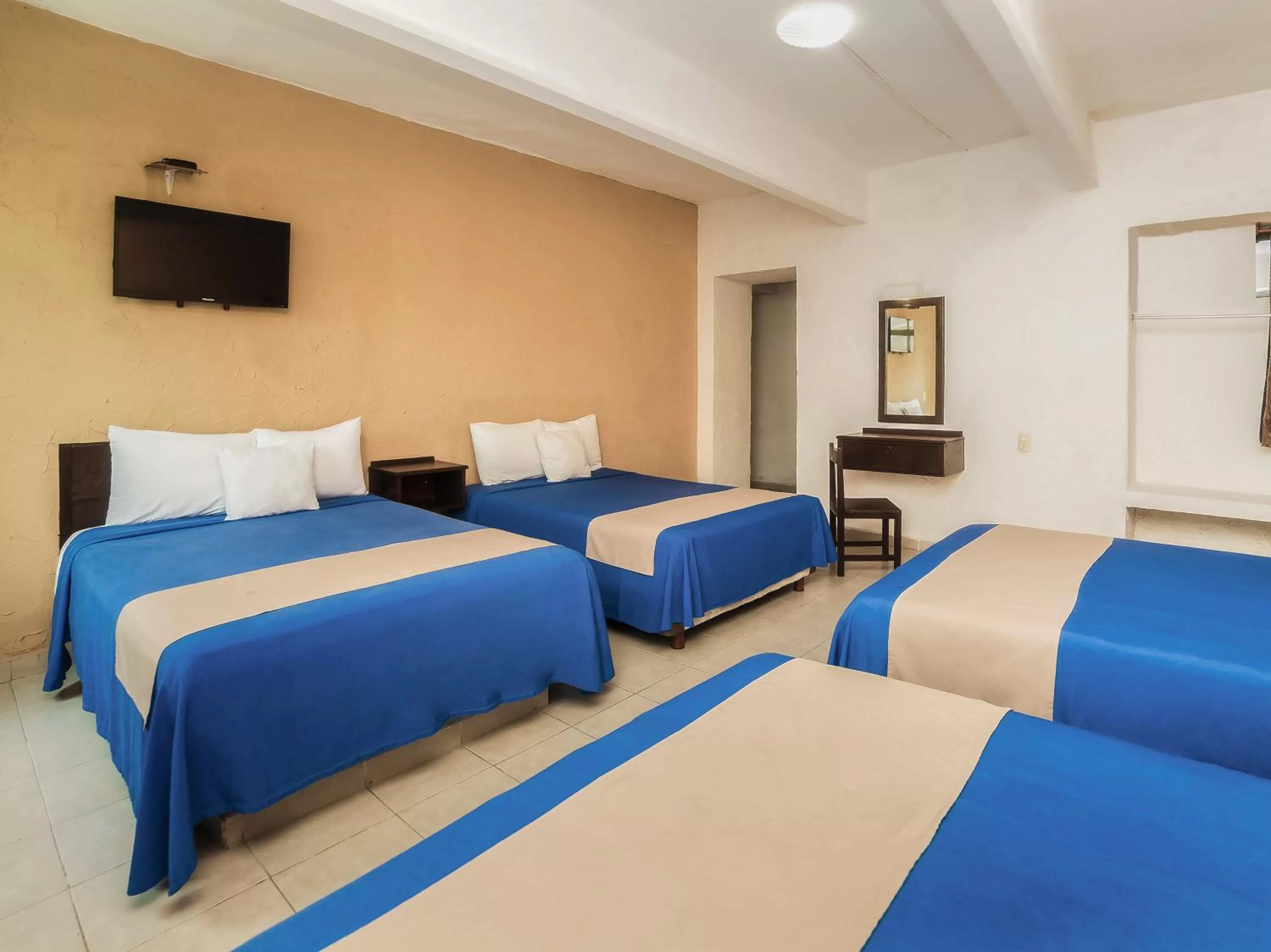 Bed in Hotel Trianon
