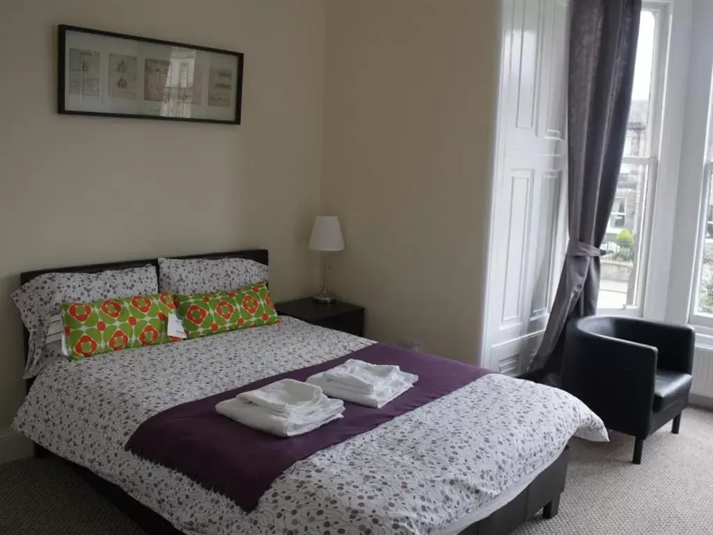 Double Room with Private Bathroom in Edinburgh Holiday Guest House