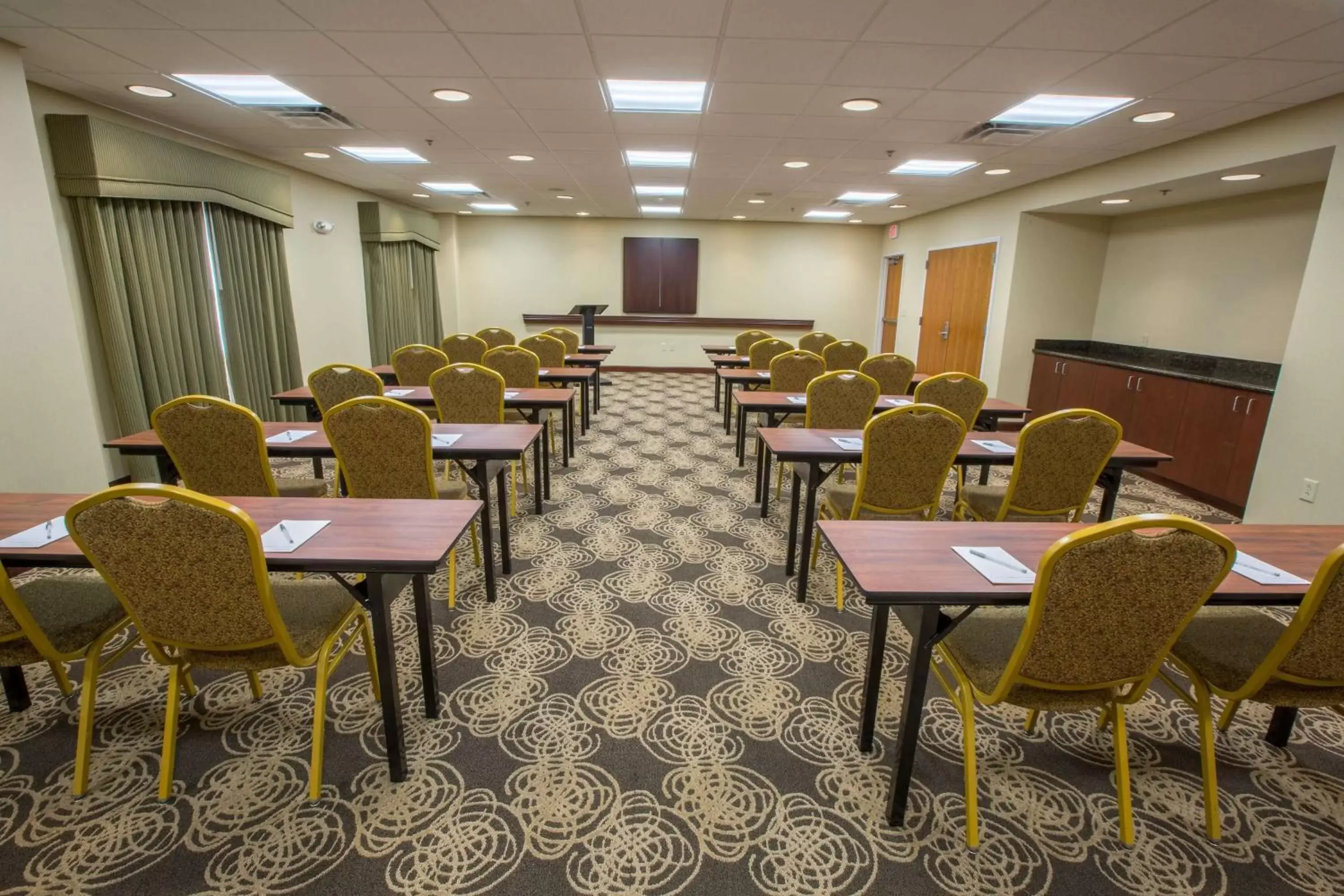 Meeting/conference room in Hampton Inn & Suites Berkshires-Lenox