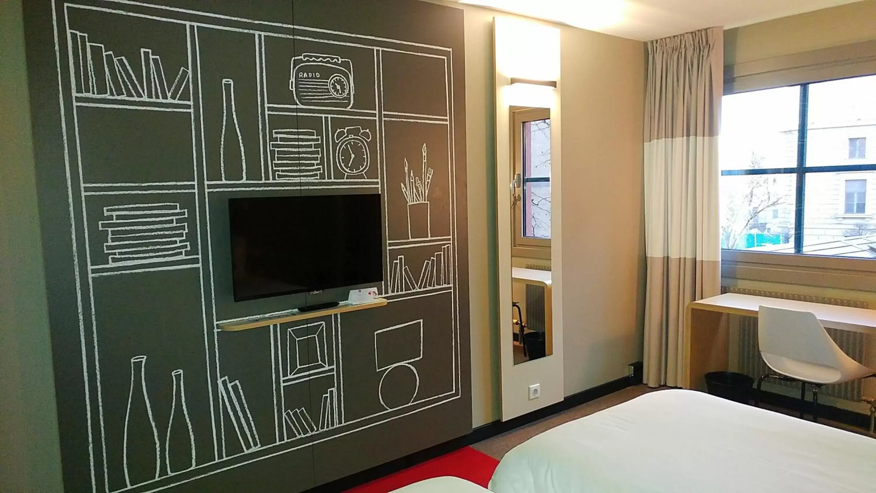 TV and multimedia, TV/Entertainment Center in Ibis Budapest Heroes Square