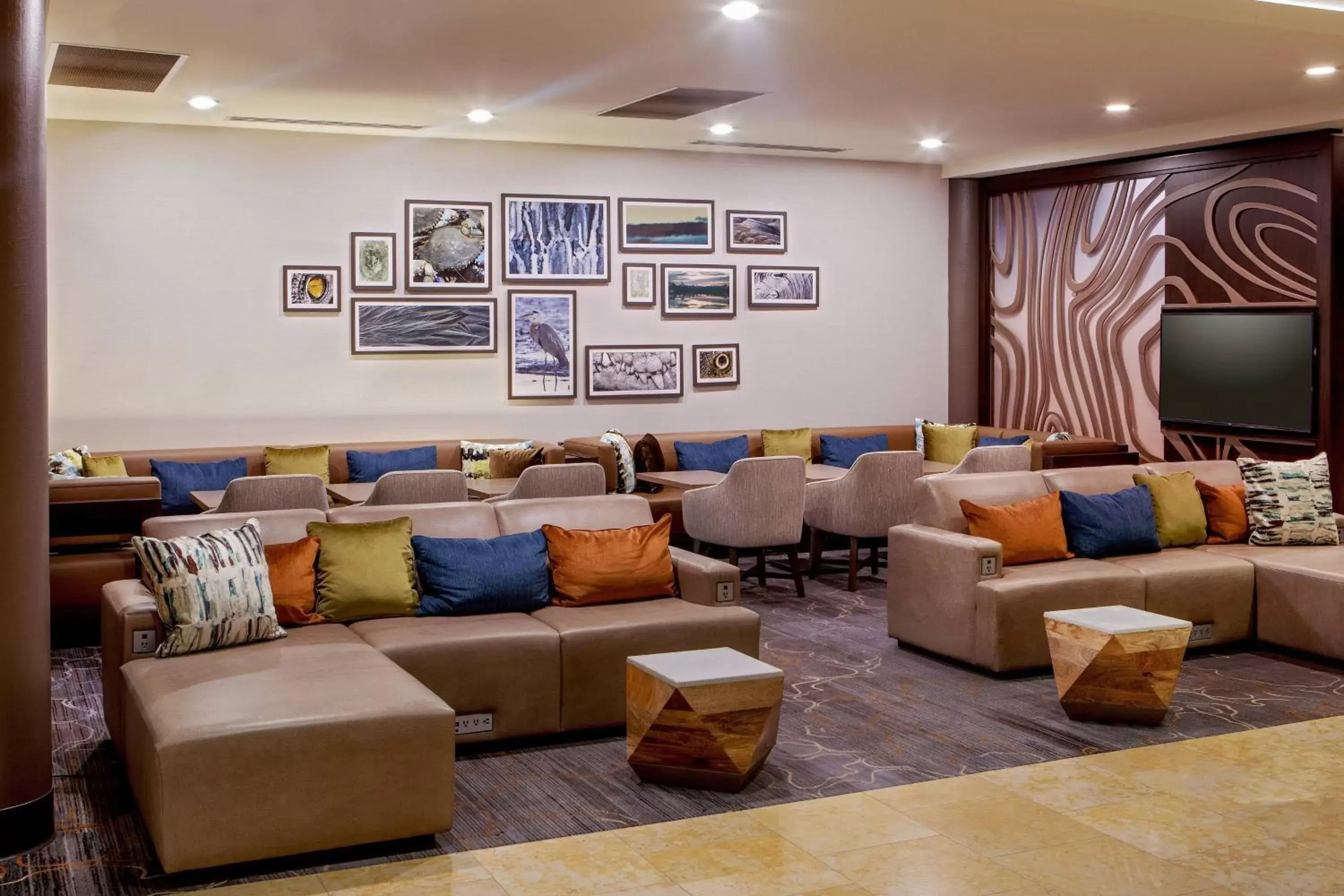 Lobby or reception, Seating Area in Delta Hotels by Marriott Chesapeake Norfolk