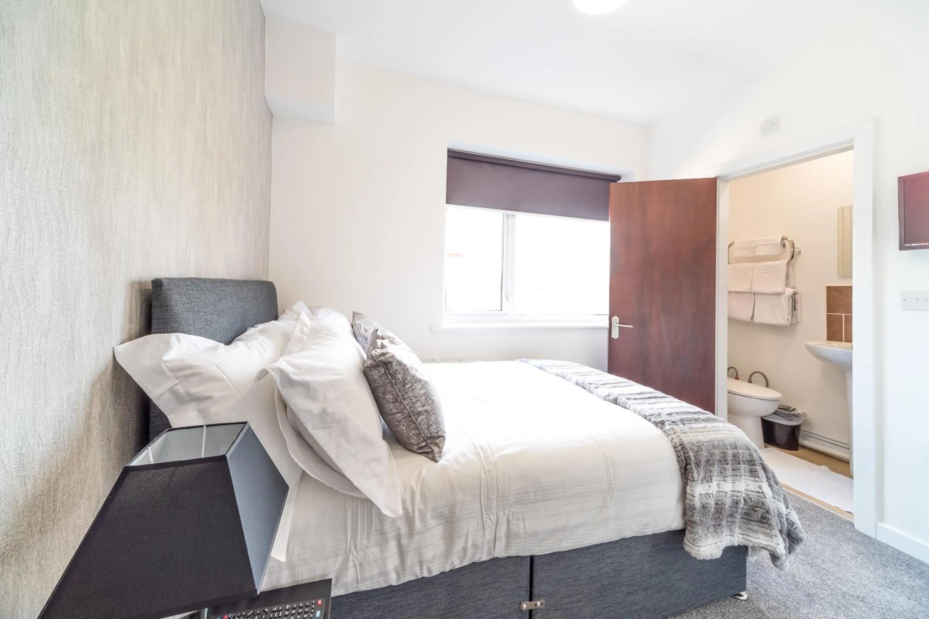 Bedroom, Bed in Kirks Korner Motel