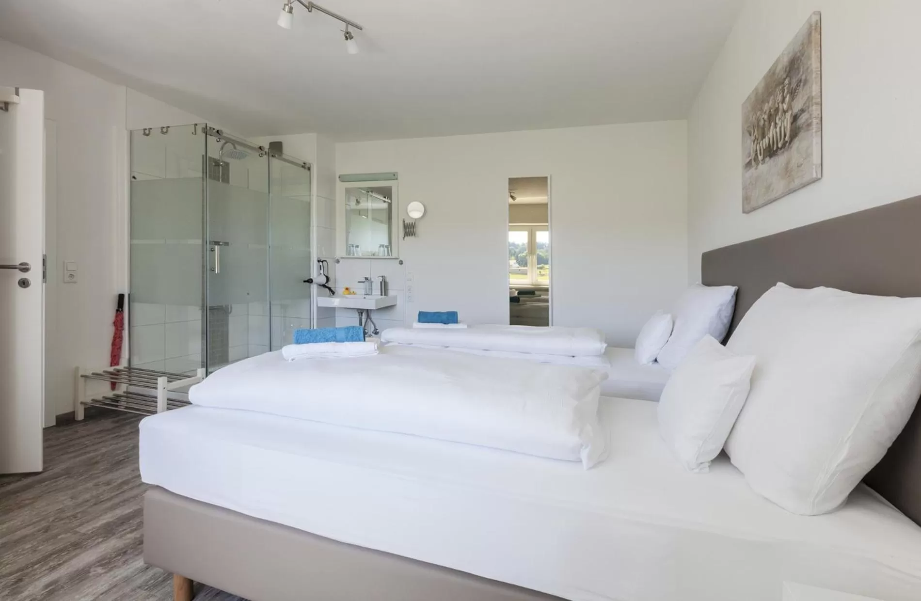 Photo of the whole room, Bed in mein kleinHOTEL