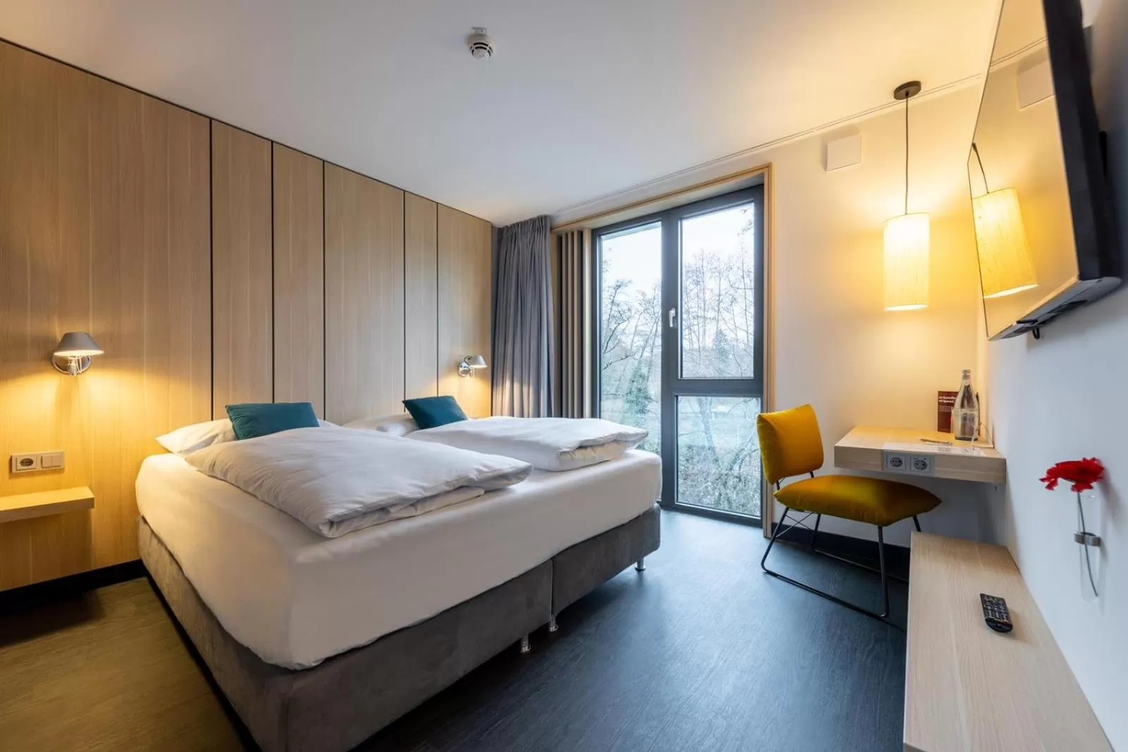 Photo of the whole room, Bed in Serways Hotel Hösel