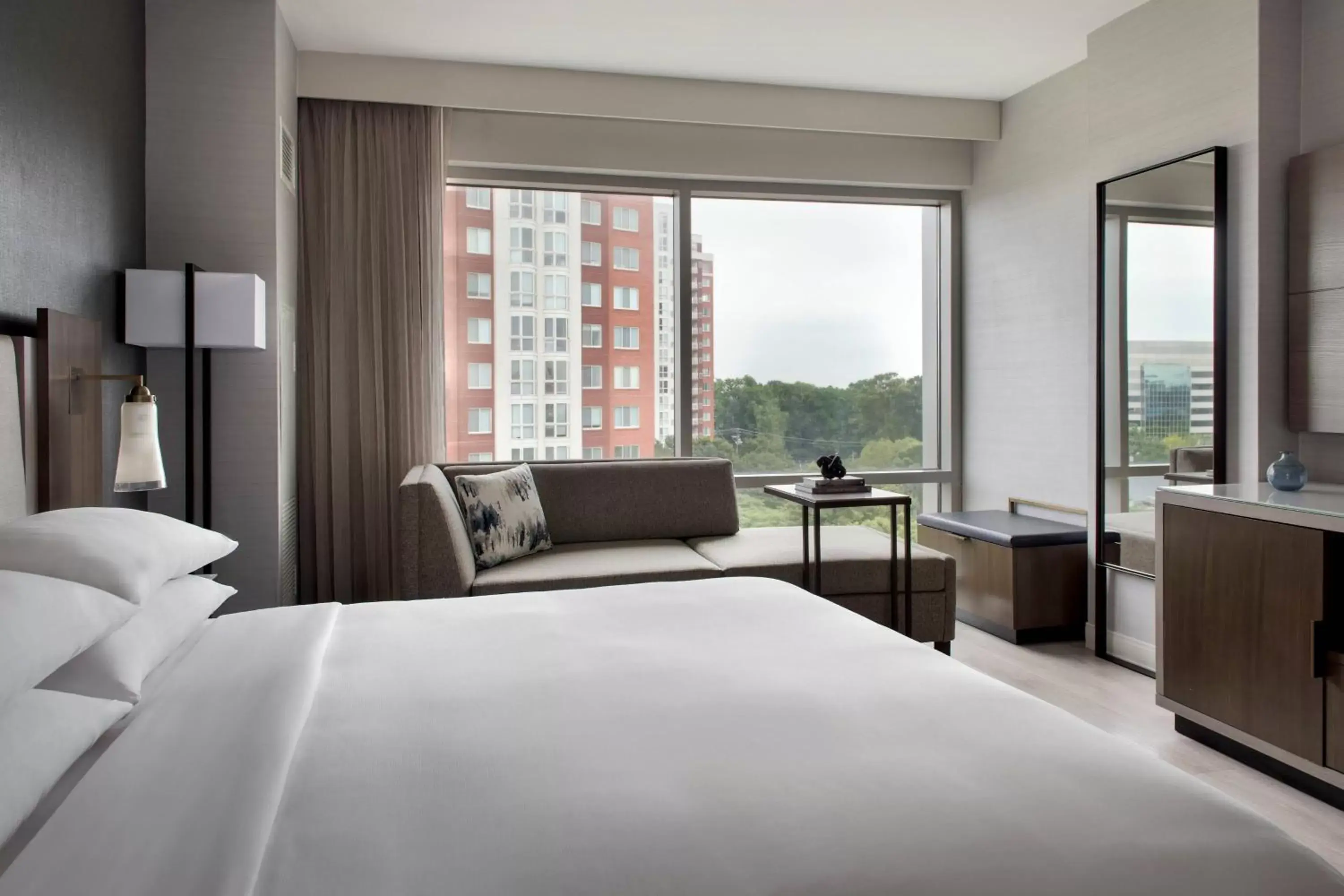 Photo of the whole room, Bed in Bethesda North Marriott Hotel & Conference Center