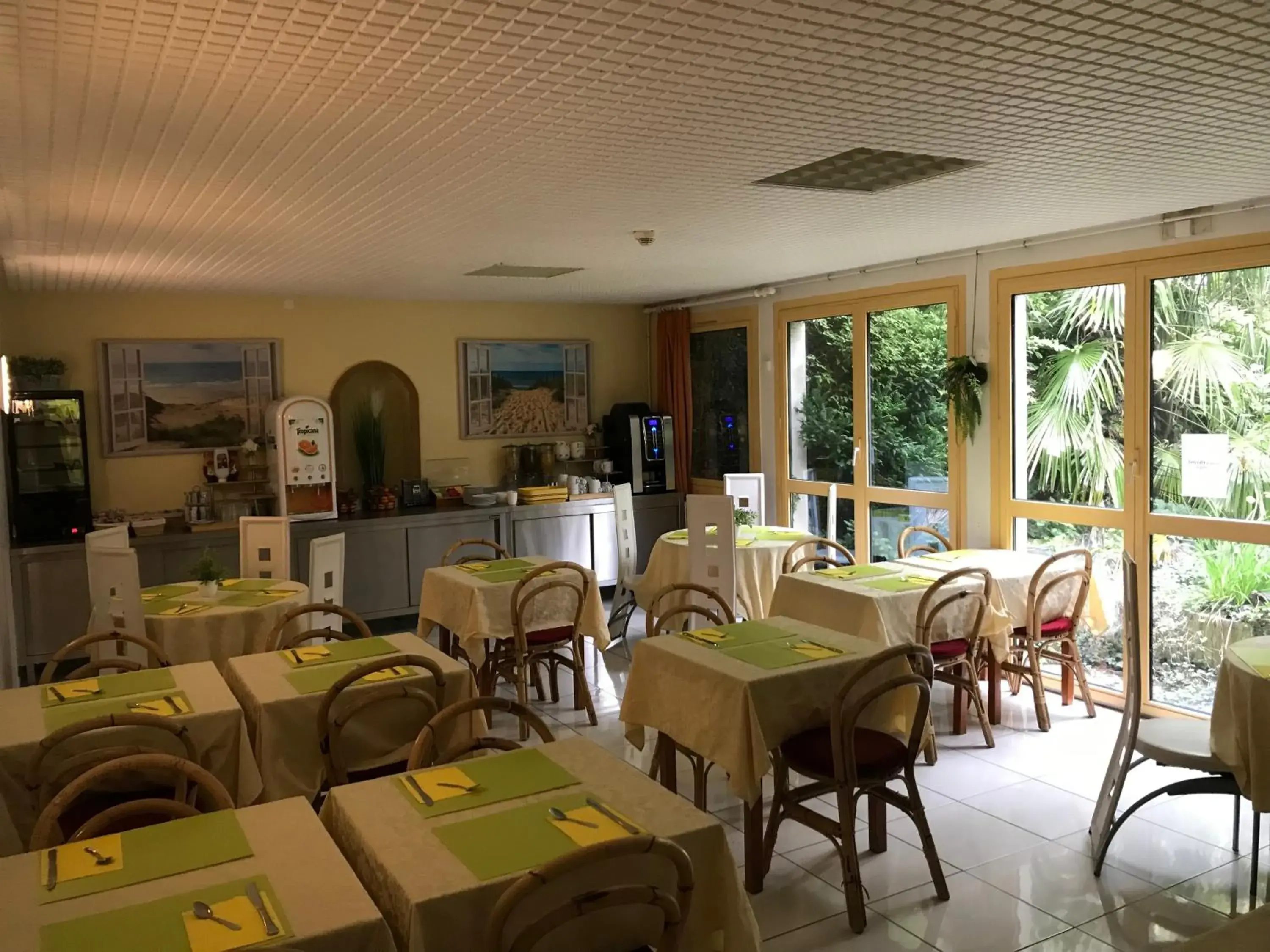 Restaurant/Places to Eat in Hotel Couleurs Sud