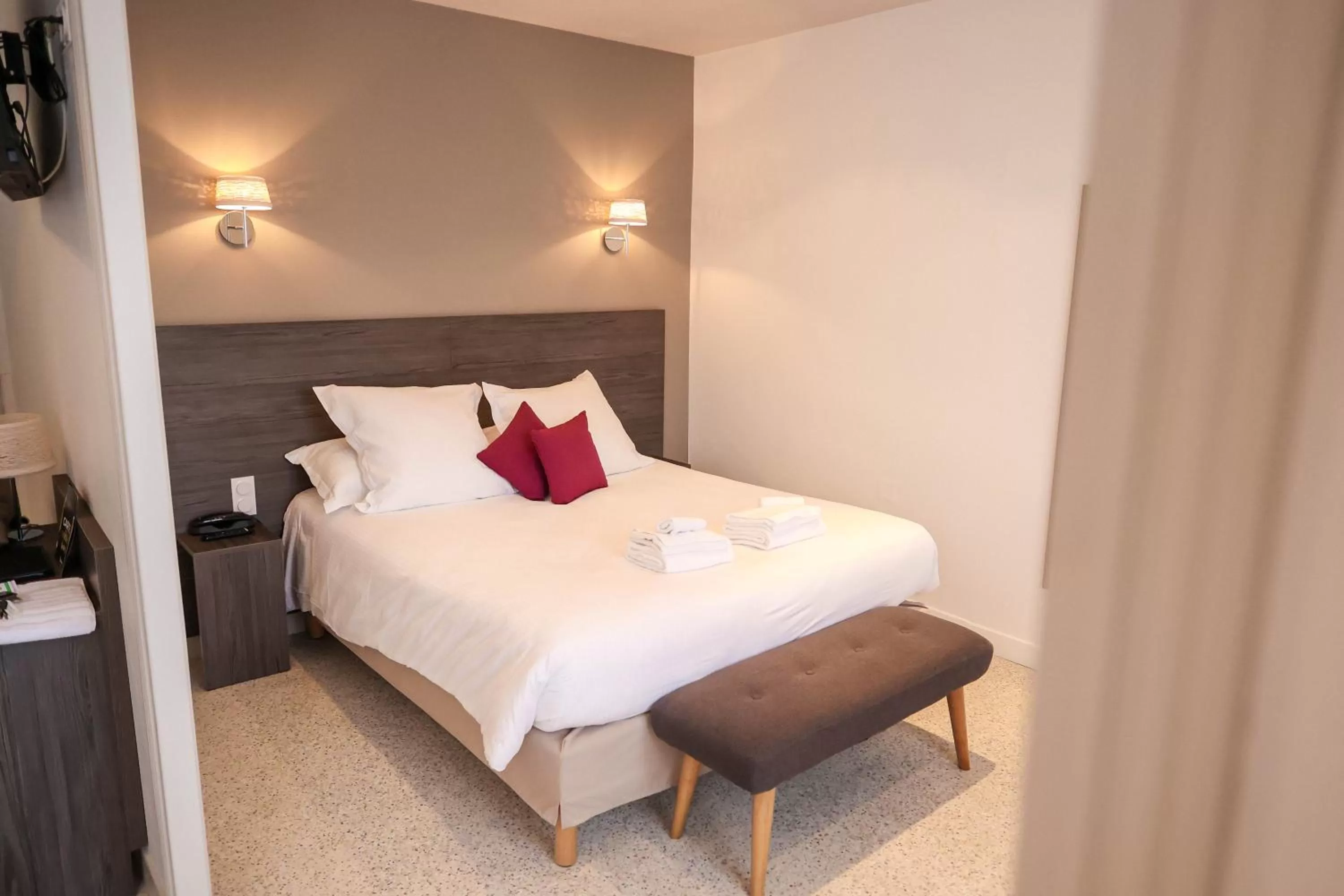 Bedroom, Bed in HÔTEL LE CHAPON FIN