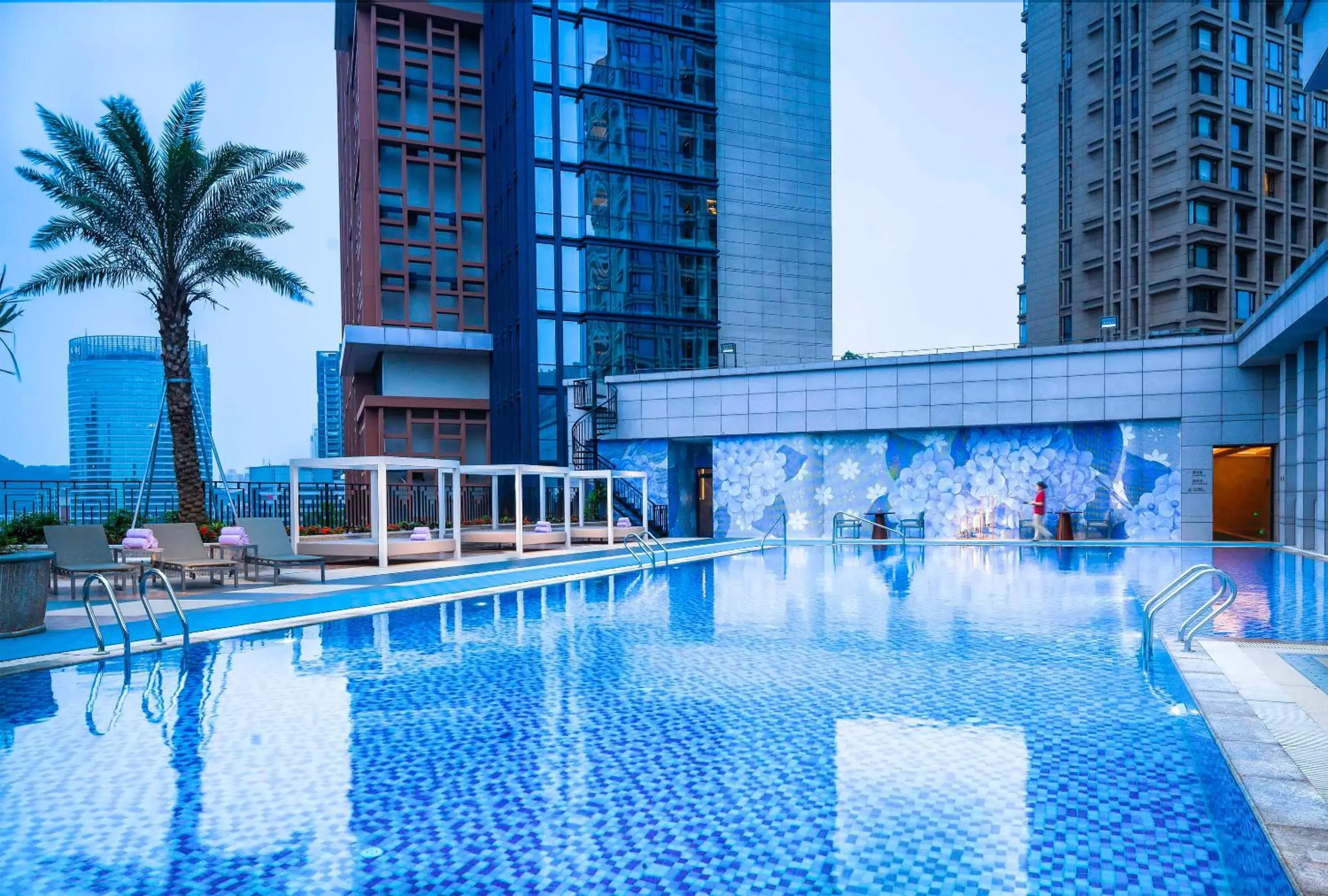 , Swimming Pool in Zhuhai Marriott Hotel