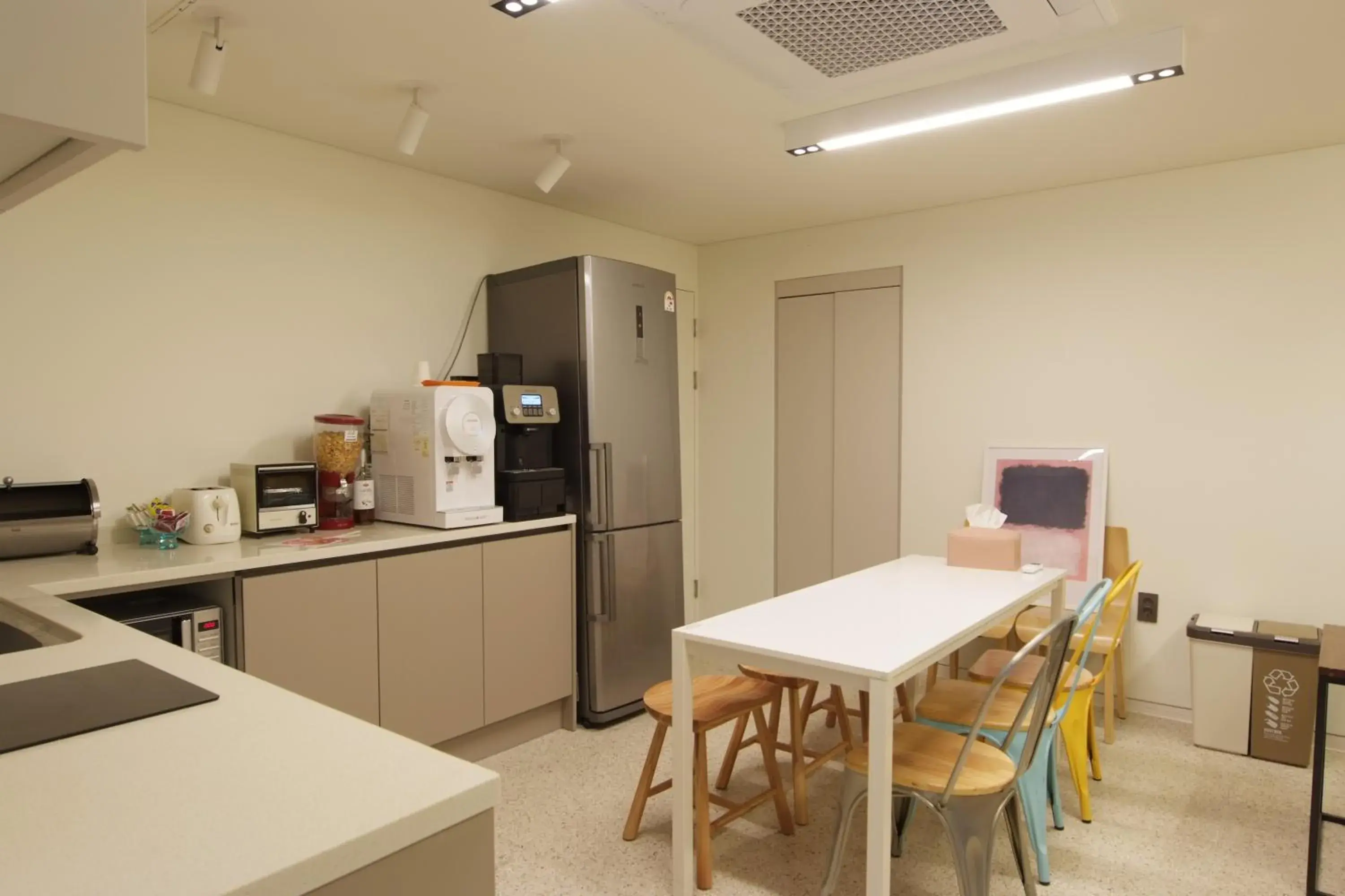 Facade/entrance in DW STAY HONGDAE Facade/entrance in DW STAY HONGDAE