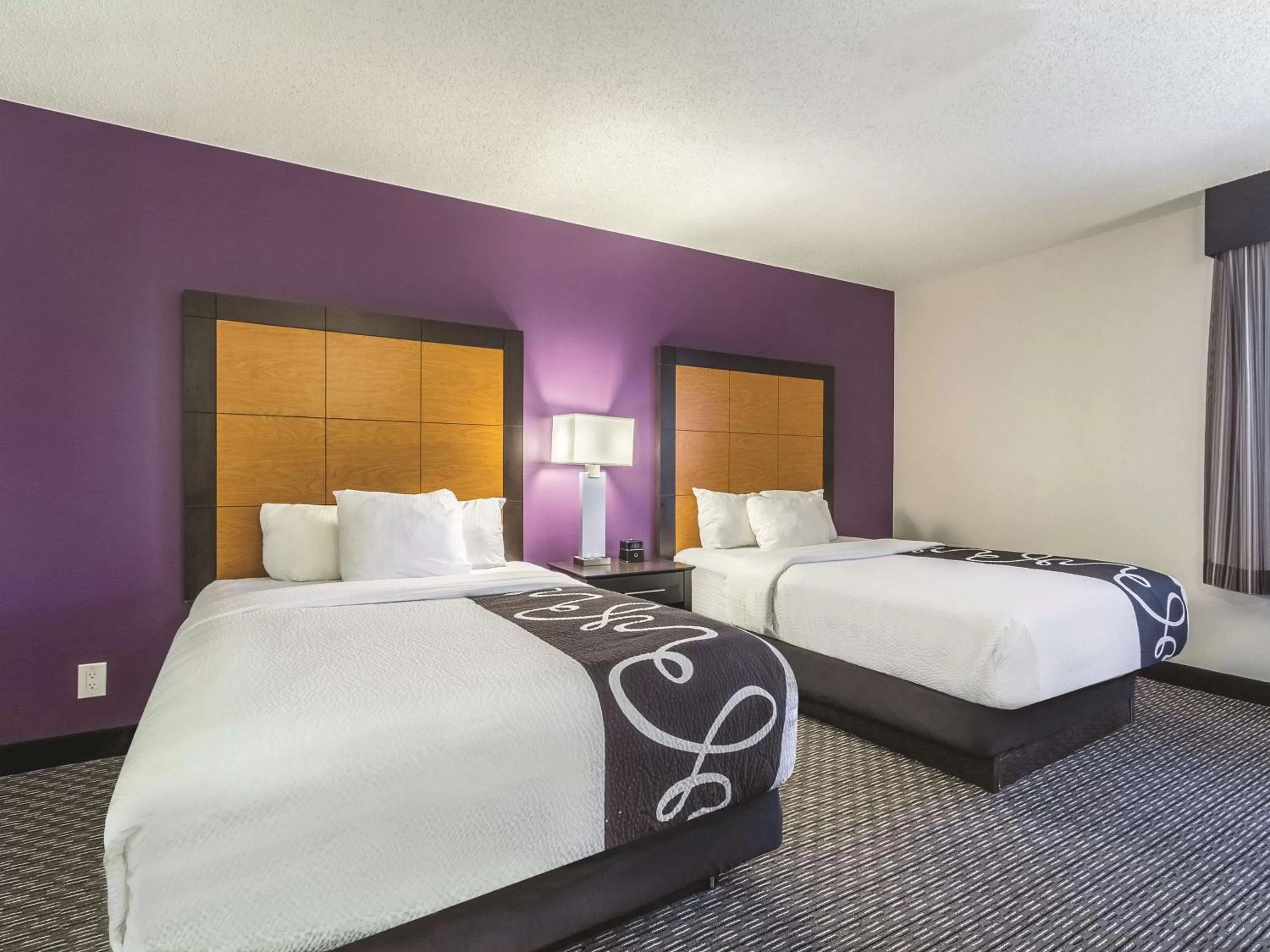 Photo of the whole room, Bed in La Quinta by Wyndham Cleveland - Airport North