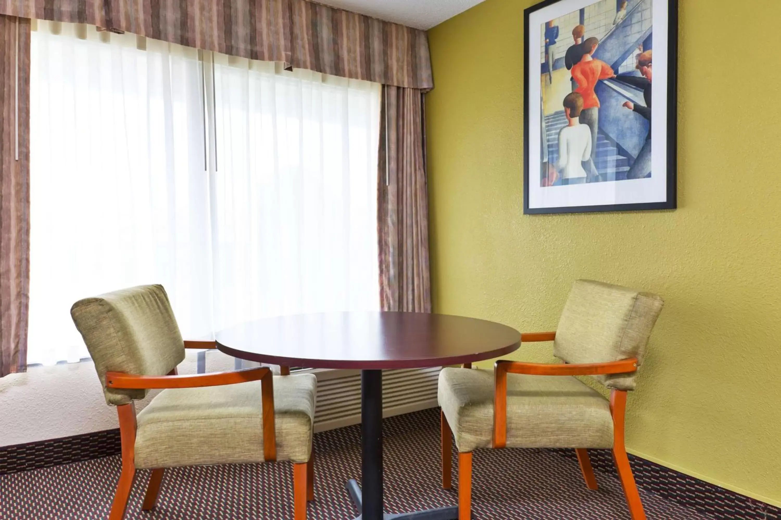 Queen Room with Pool View - Non-Smoking in Ramada by Wyndham Pikesville/Baltimore North