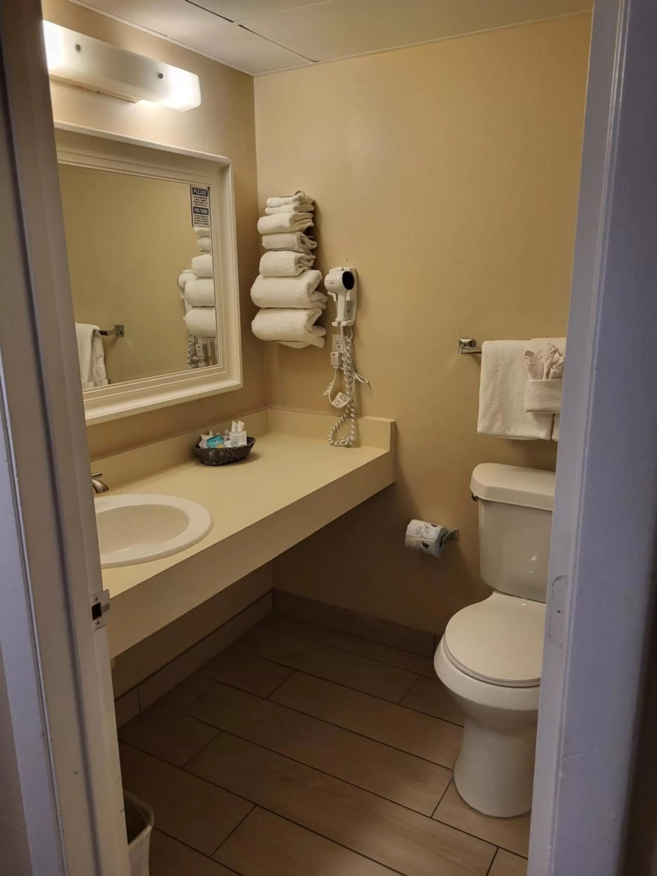 Bathroom in Beachside Hotel - Daytona Beach