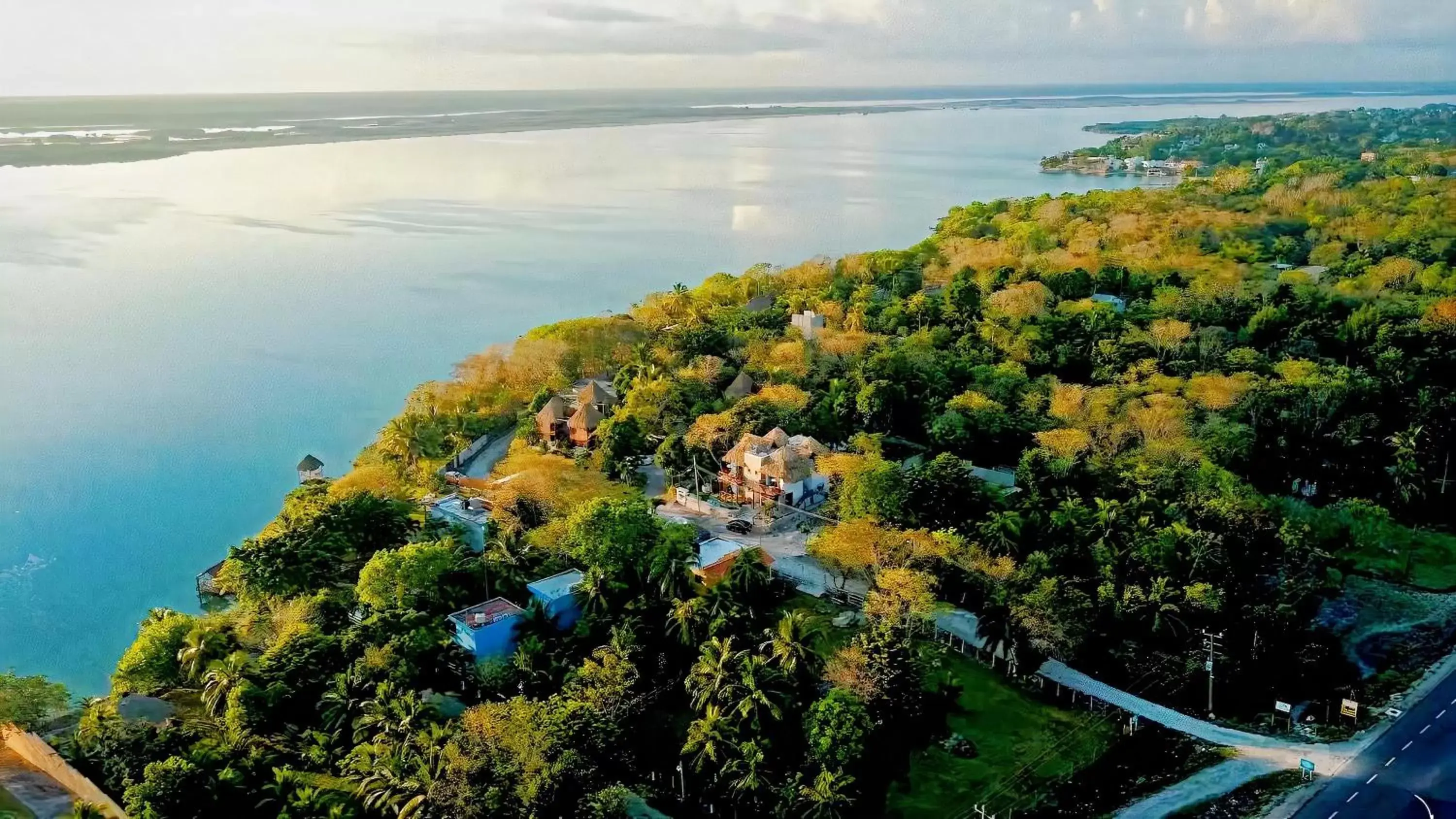 Bird's eye view, Bird's-eye View in Hotel Pancho Villas Bacalar Vista a Laguna