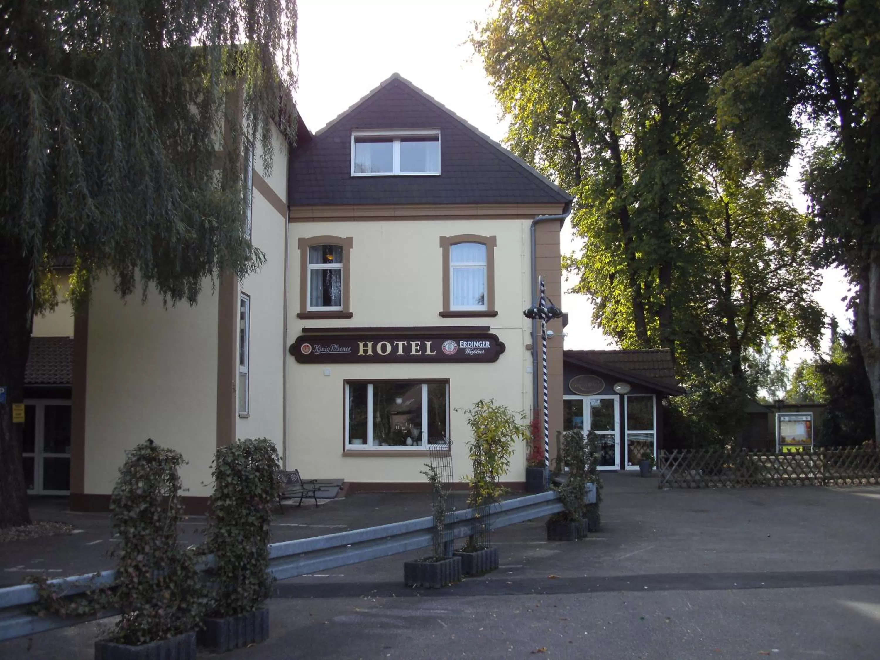 Property building in Hotel Zum Grunewald