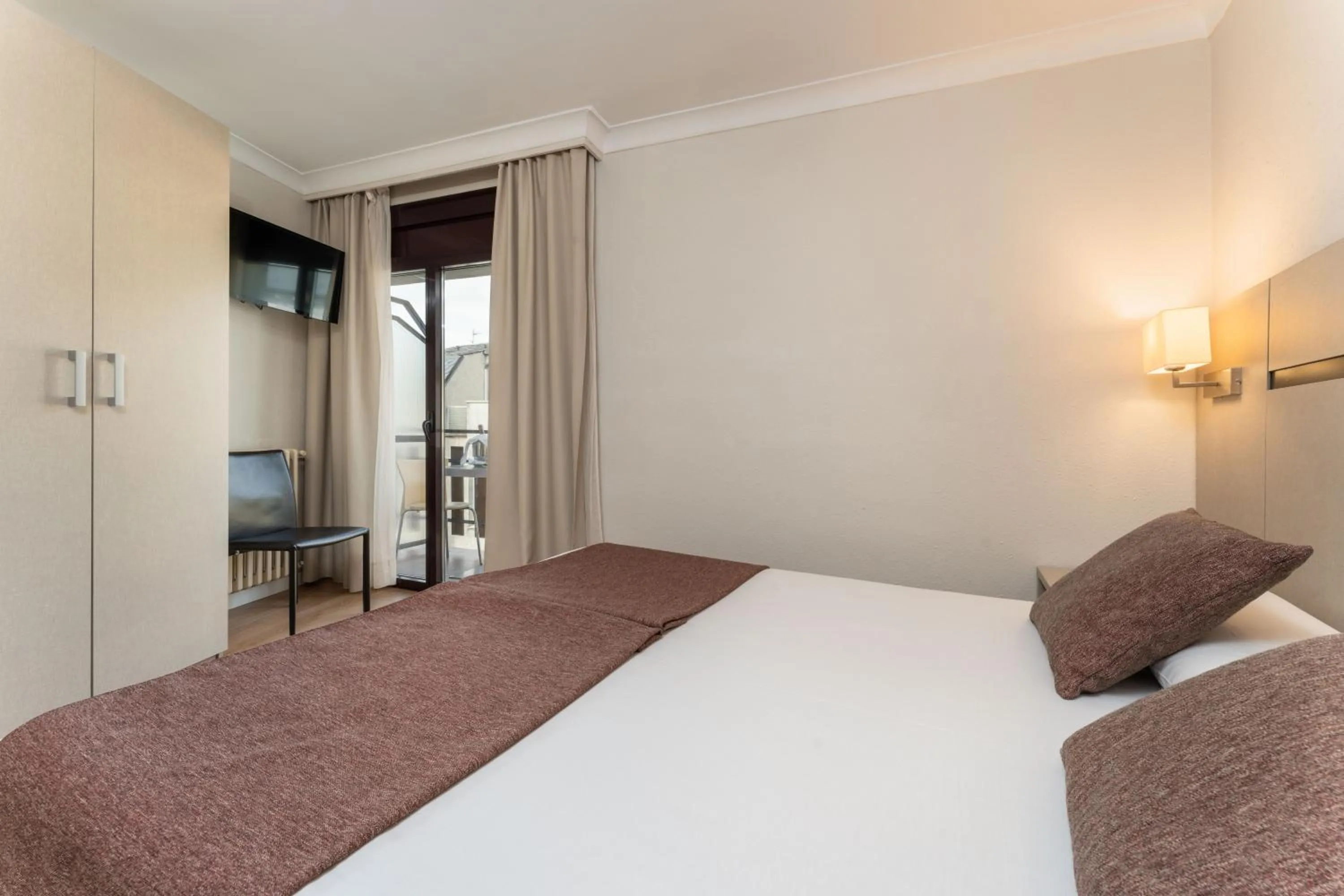 Bed in Hotel & Aparthotel Cosmos