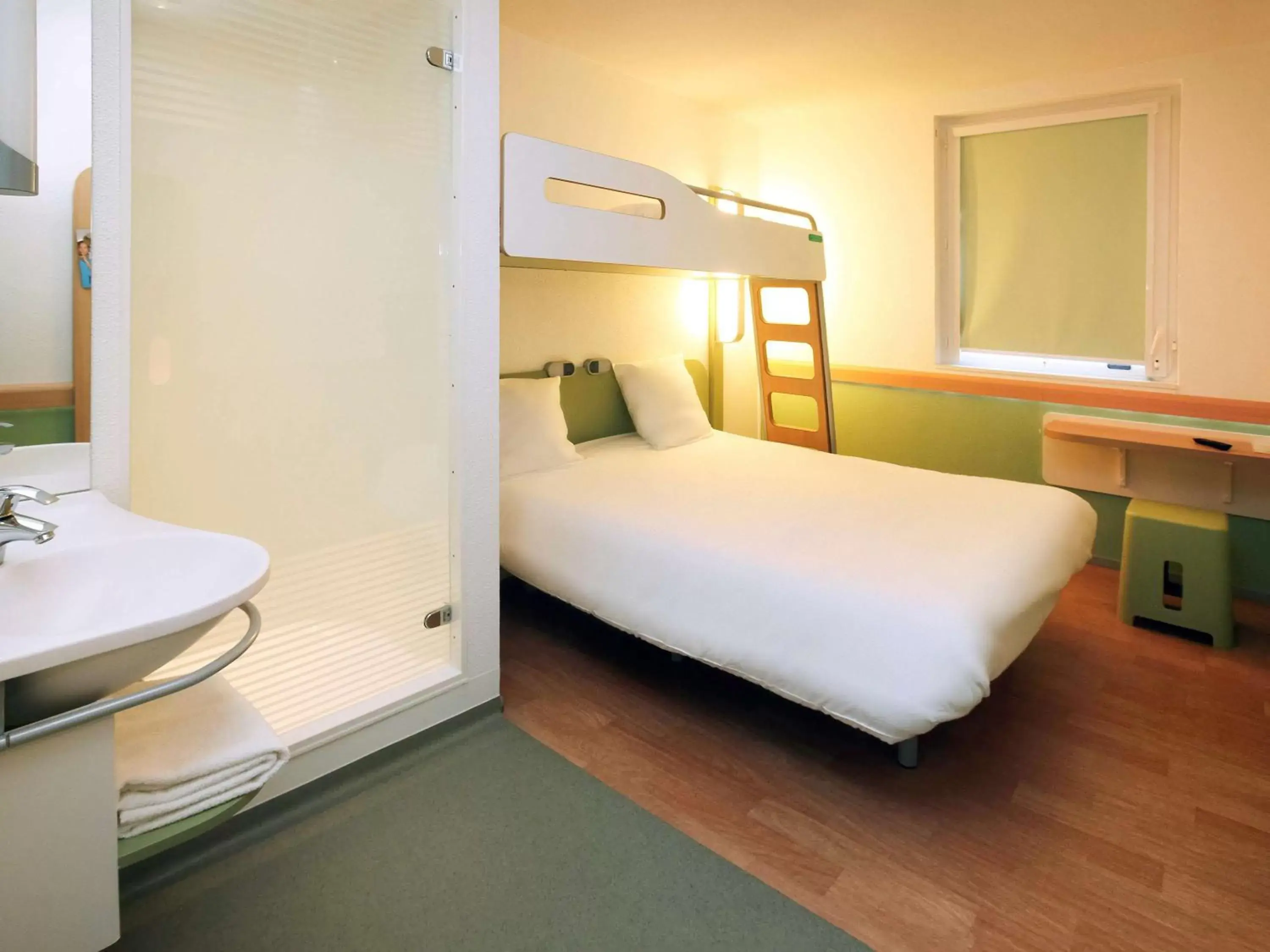 Photo of the whole room in Ibis Budget Nantes Reze Aeroport
