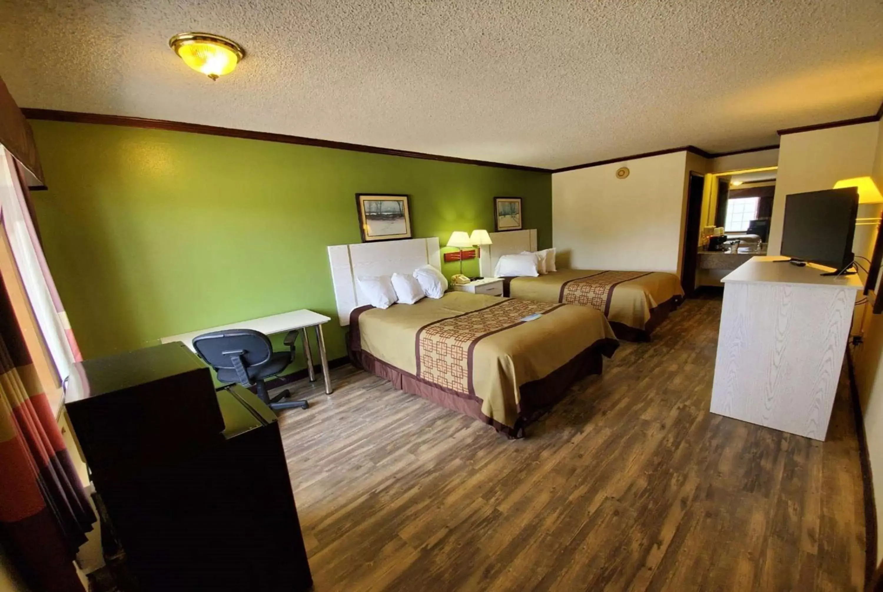 Photo of the whole room in Days Inn by Wyndham Monett
