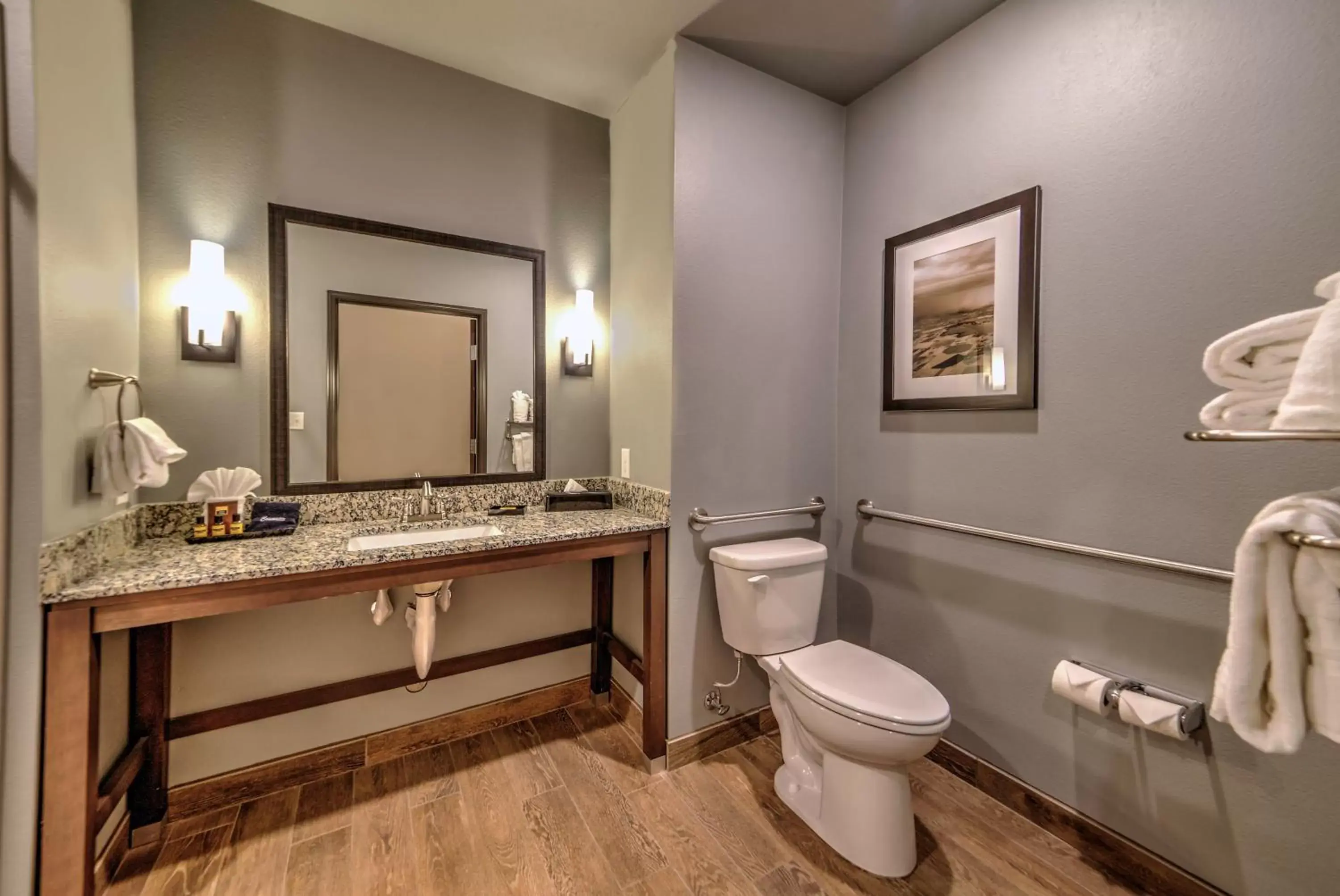 Toilet, Bathroom in Best Western Plus Overland Inn