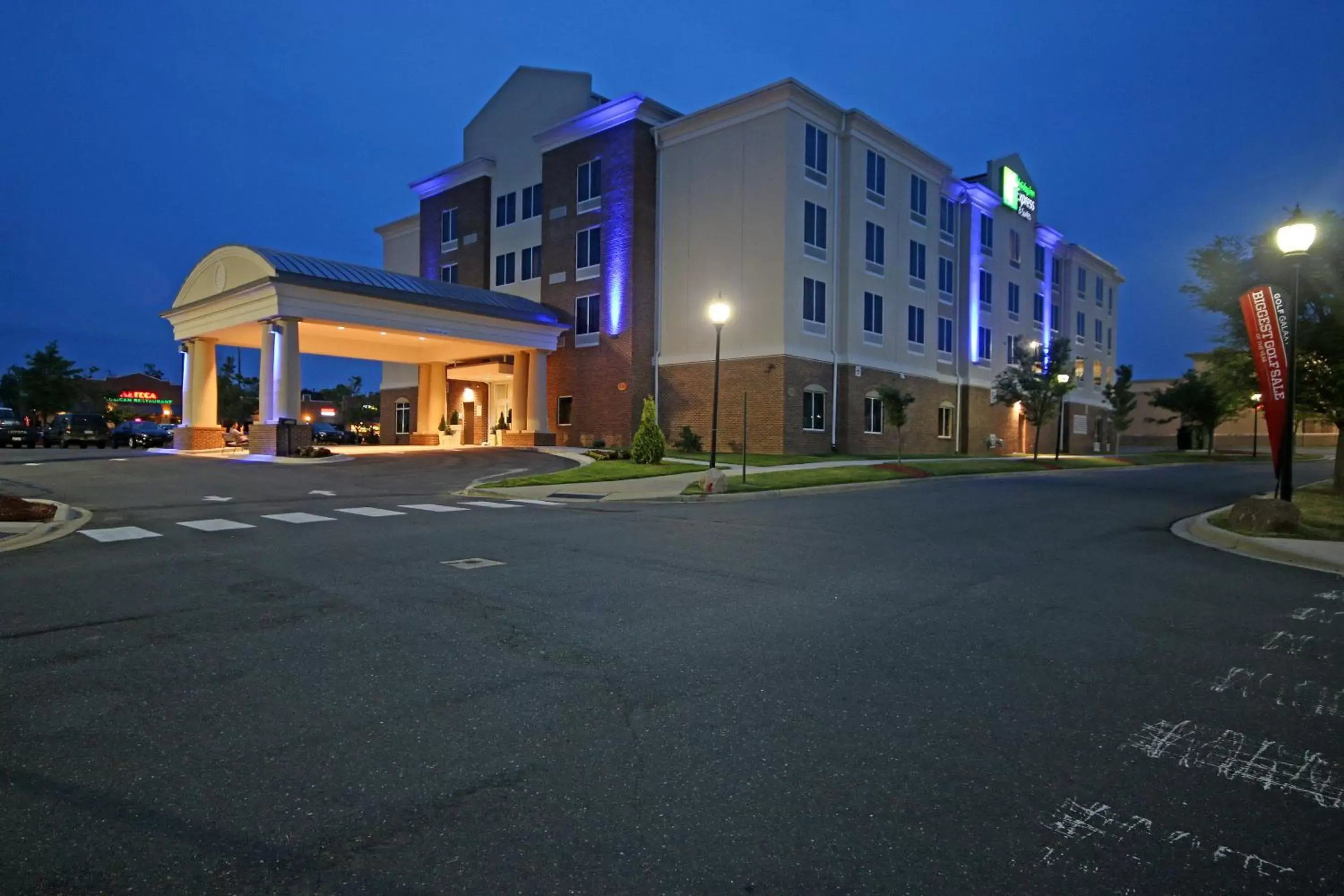 Property building in Holiday Inn Express & Suites Charlotte North, an IHG Hotel