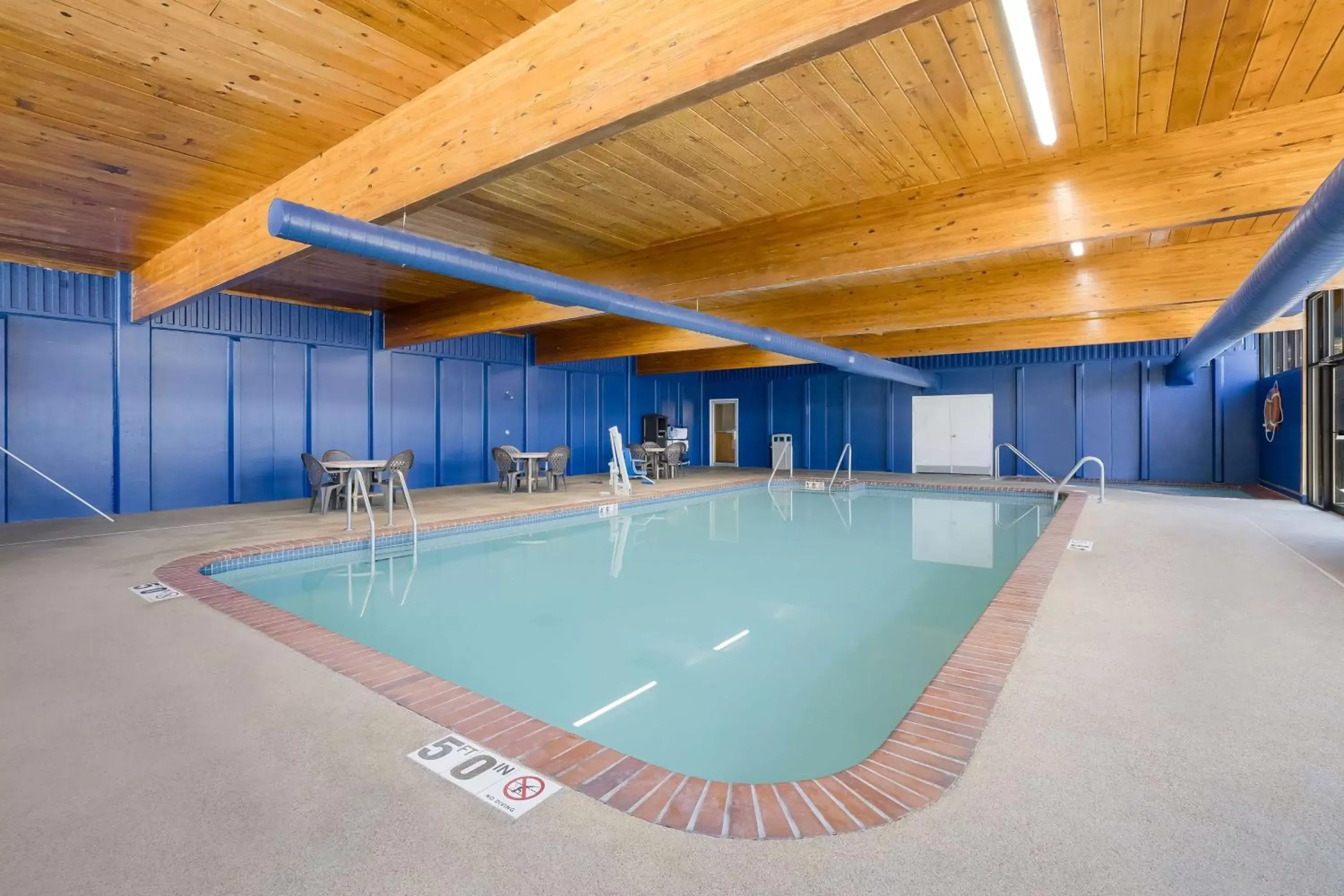 Pool view, Swimming Pool in Best Western Riverfront Inn