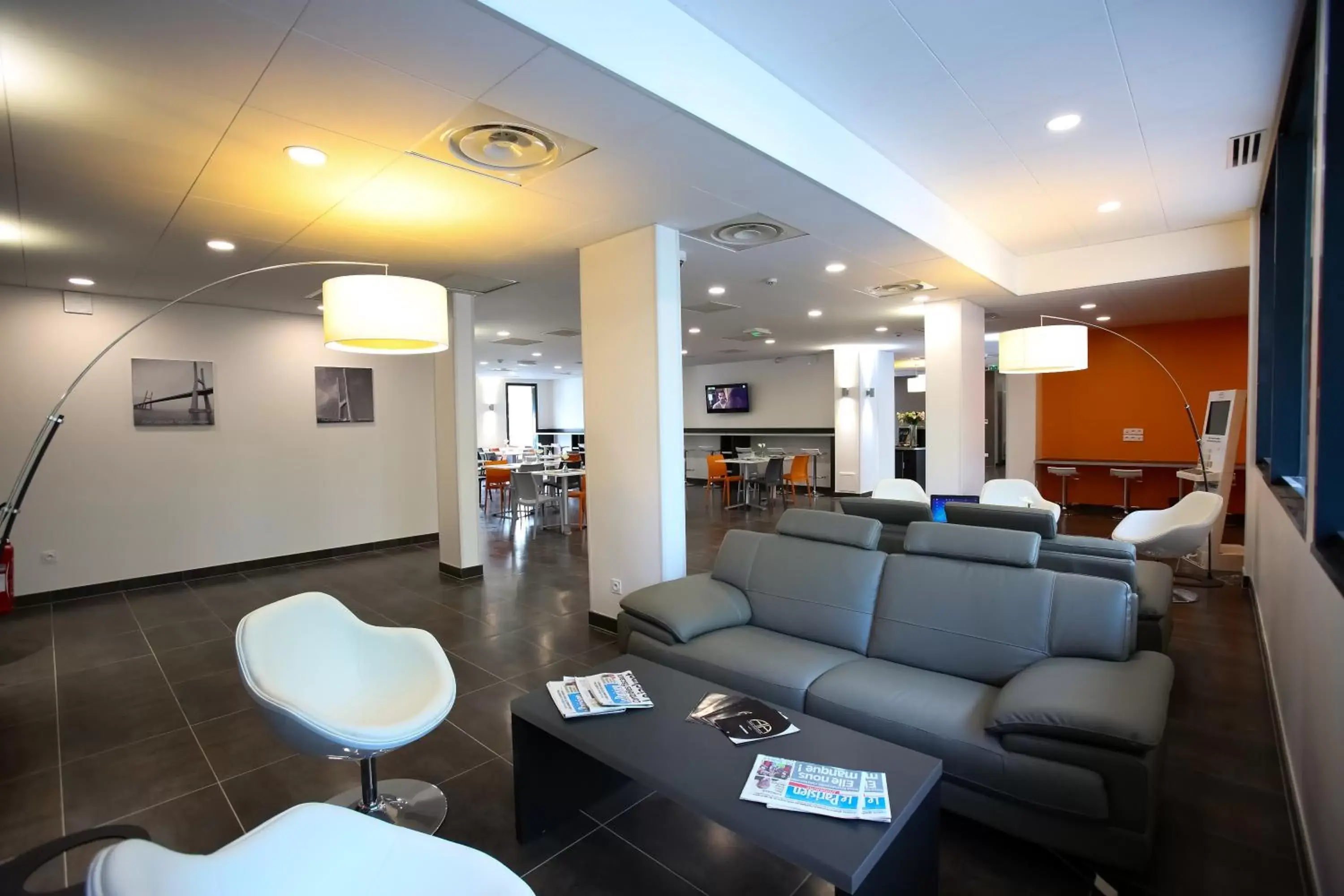 Lounge or bar, Lobby/Reception in All Suites Appart Hôtel Aéroport Paris Orly – Rungis
