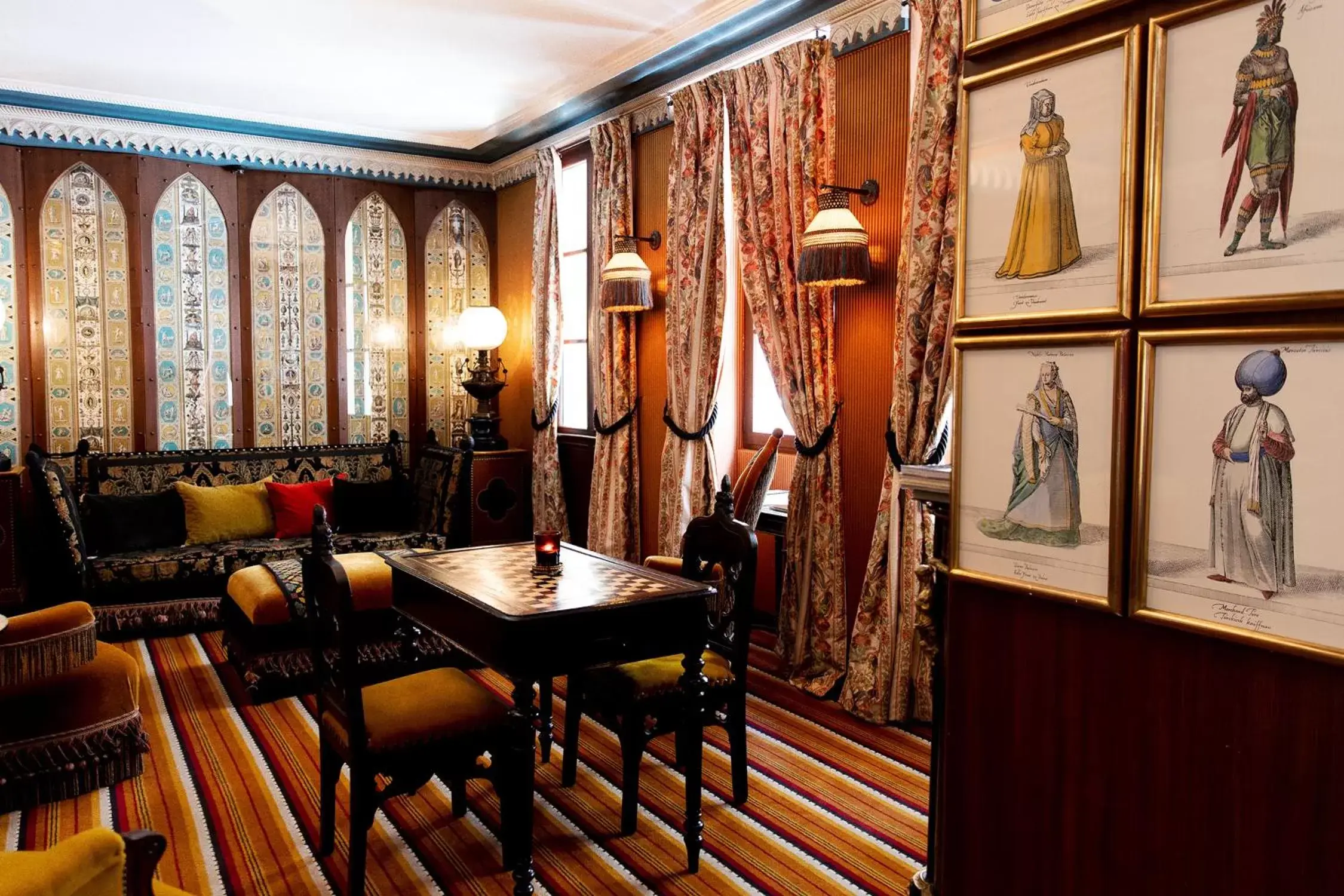 Lounge or bar, Restaurant/Places to Eat in Hôtel Bourg Tibourg