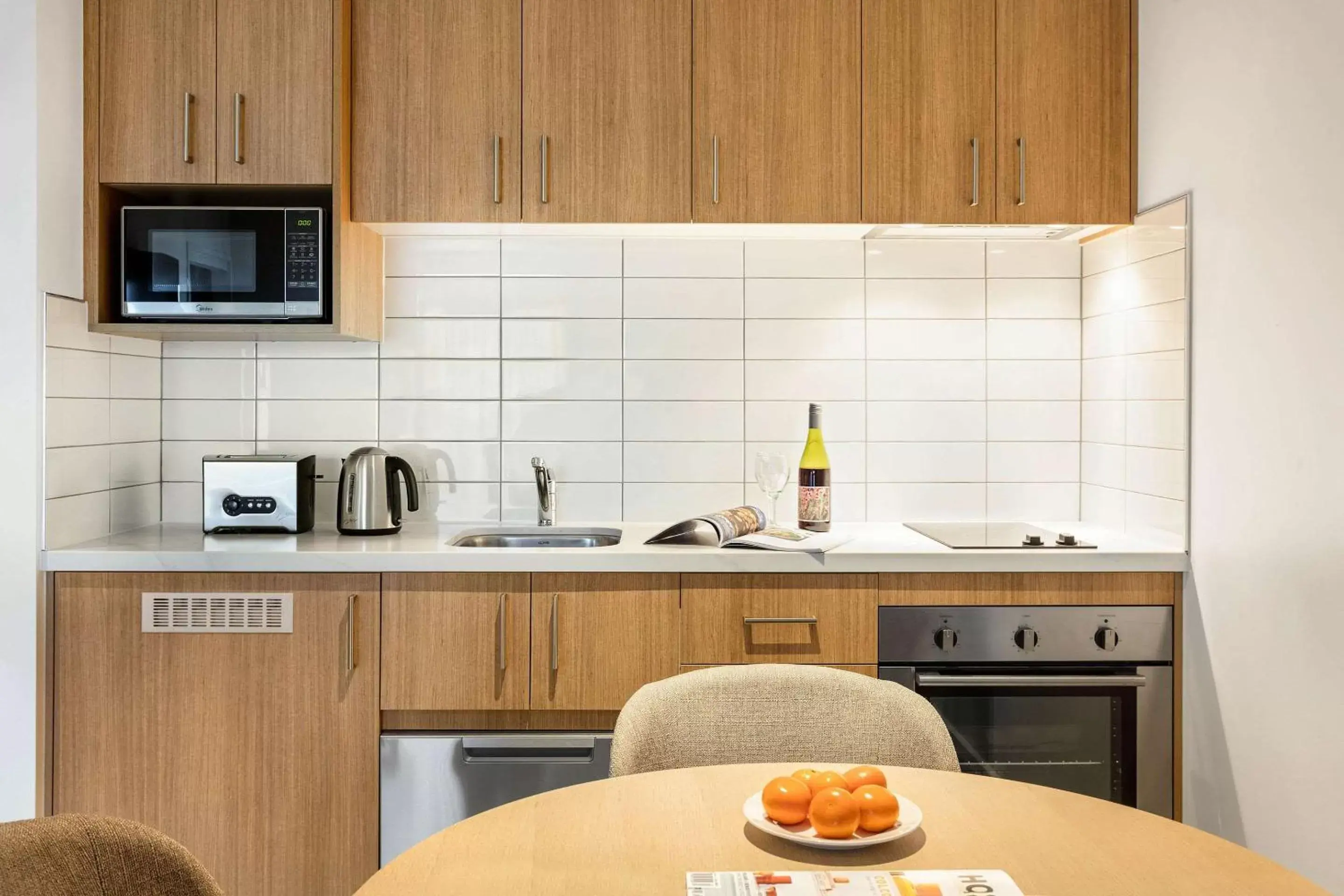 Photo of the whole room, Kitchen/Kitchenette in Quality Hotel Lakeside